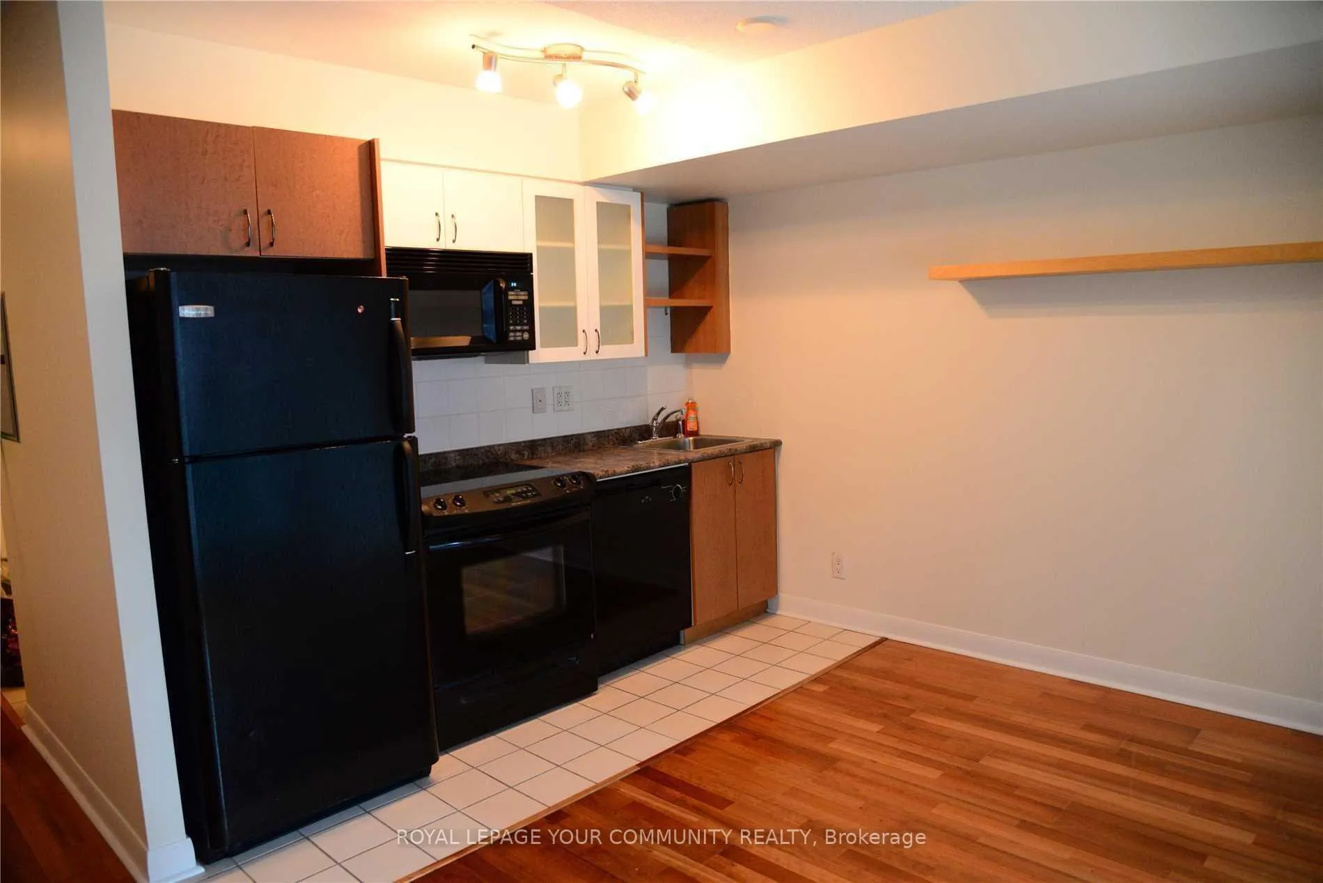 Photo 6 of Unit 334, 600 fleet Street, Toronto, Niagara — HOMEH