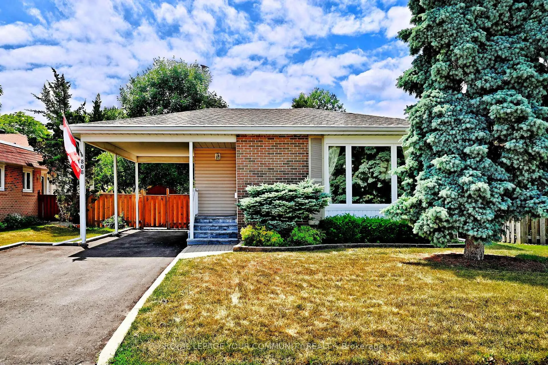 Photo 2 of 808 Batory Avenue, Pickering, West Shore — HOMEH