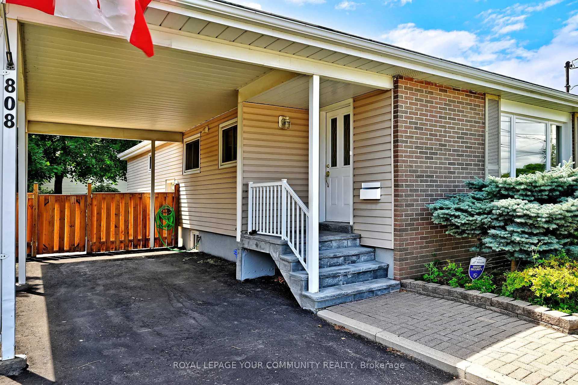 Photo 3 of 808 Batory Avenue, Pickering, West Shore — HOMEH