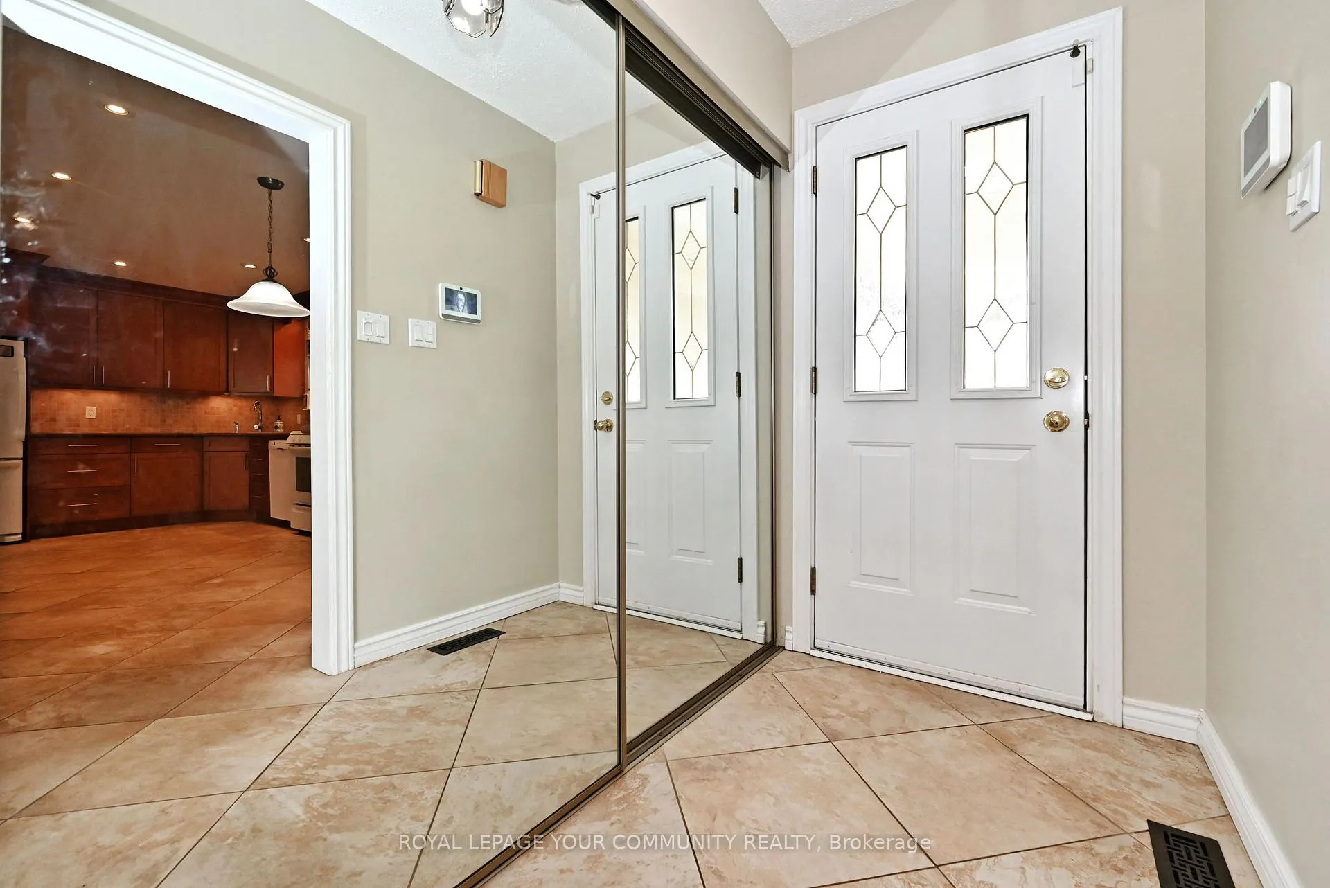 Photo 4 of 808 Batory Avenue, Pickering, West Shore — HOMEH