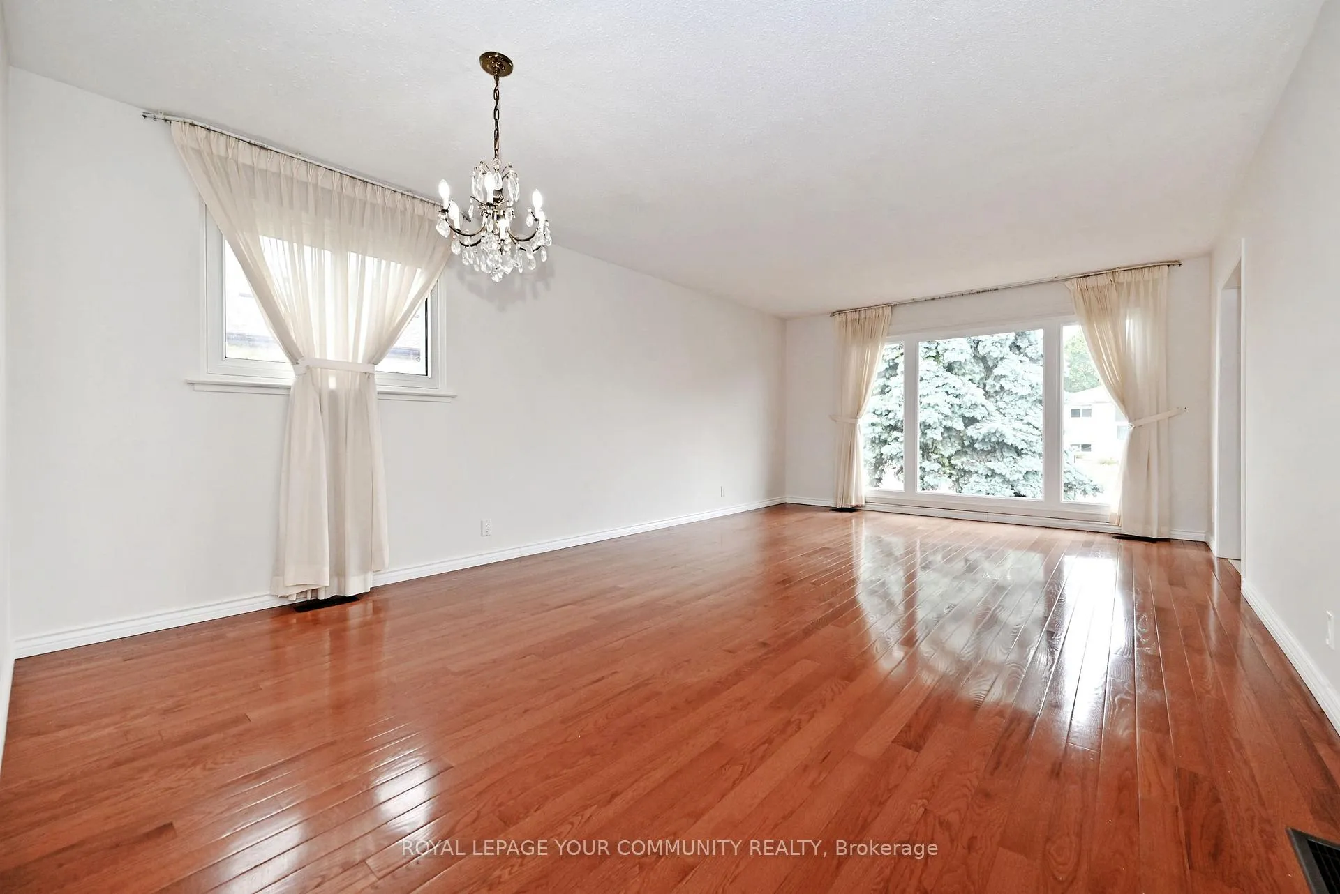 Photo 7 of 808 Batory Avenue, Pickering, West Shore — HOMEH