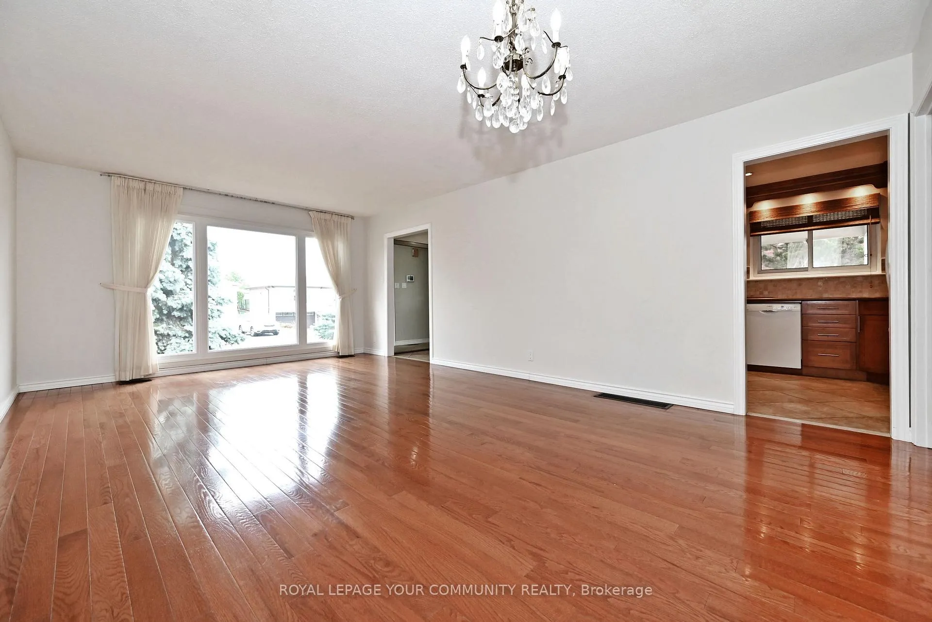 Photo 8 of 808 Batory Avenue, Pickering, West Shore — HOMEH