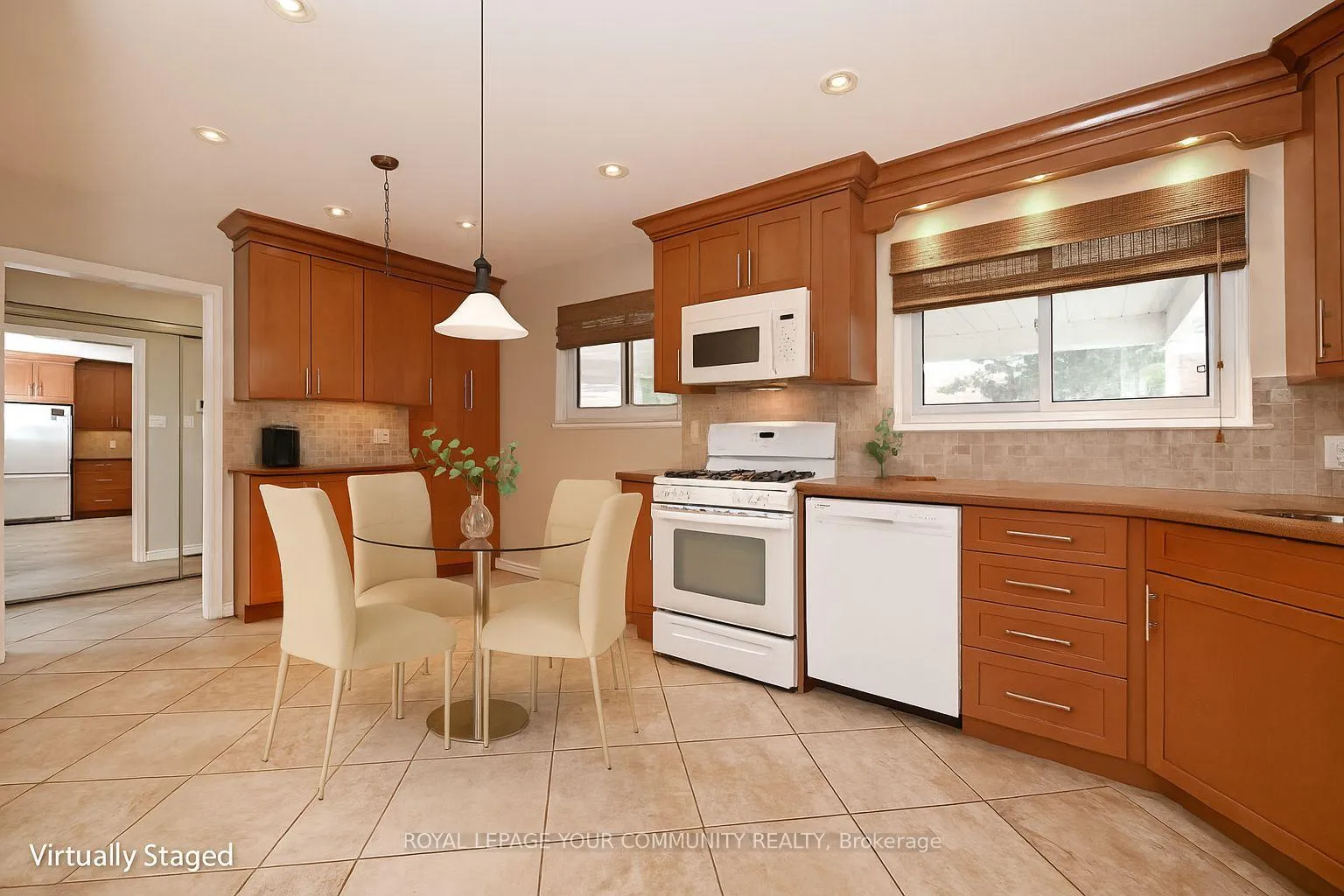 Photo 11 of 808 Batory Avenue, Pickering, West Shore — HOMEH