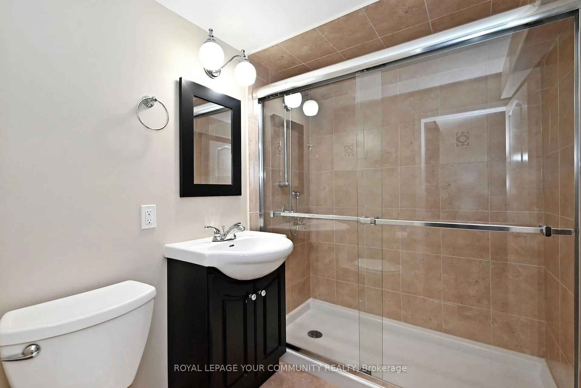 Photo 33 of 808 Batory Avenue, Pickering, West Shore — HOMEH