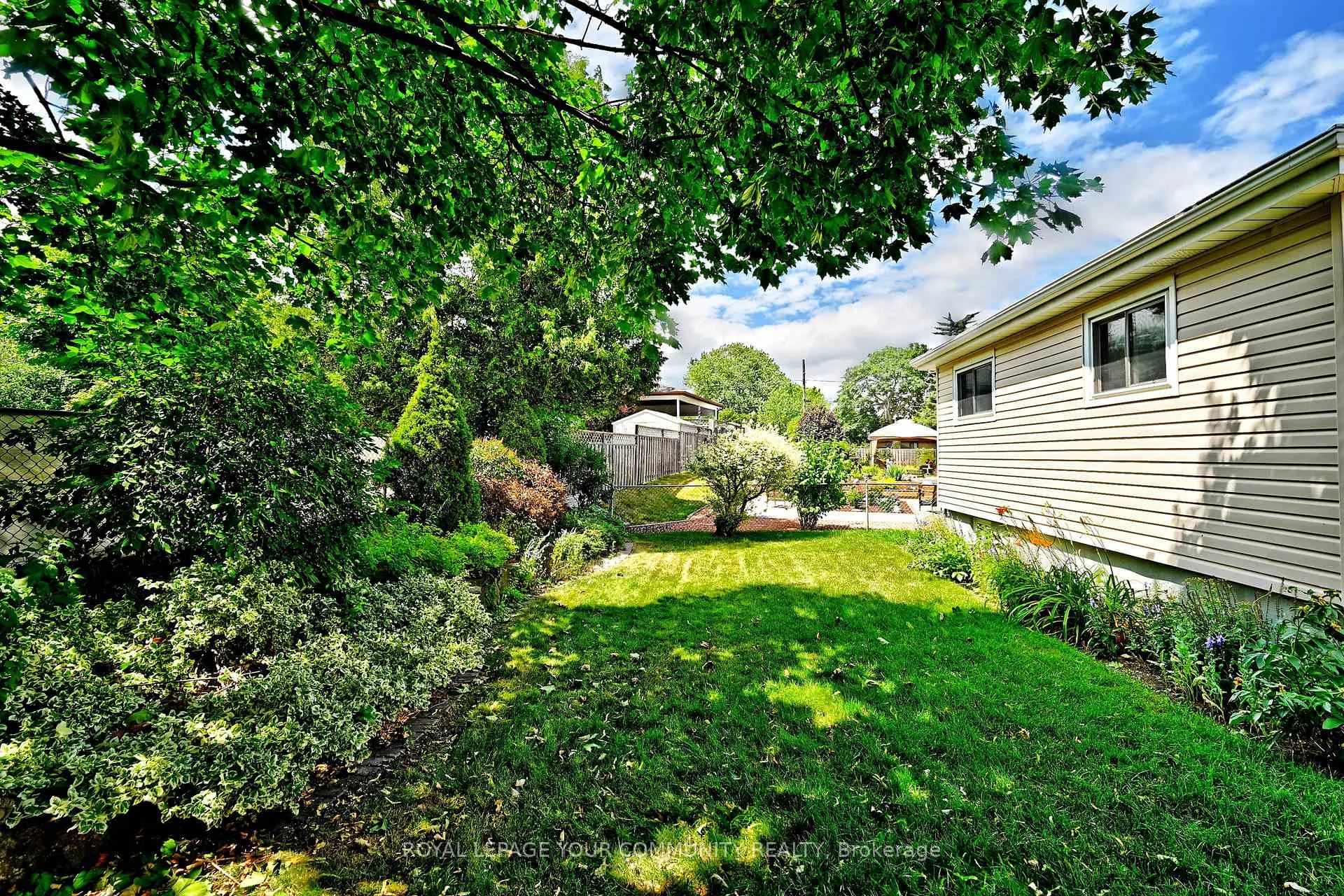 Photo 40 of 808 Batory Avenue, Pickering, West Shore — HOMEH