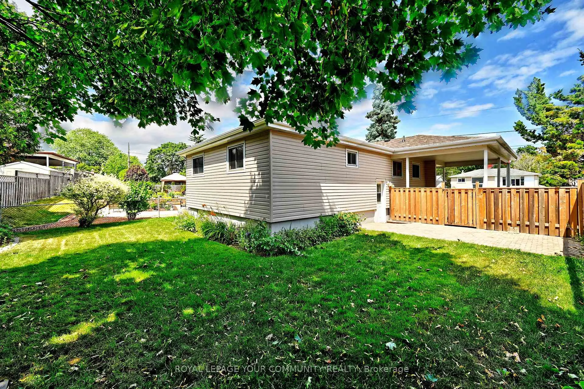 Photo 43 of 808 Batory Avenue, Pickering, West Shore — HOMEH