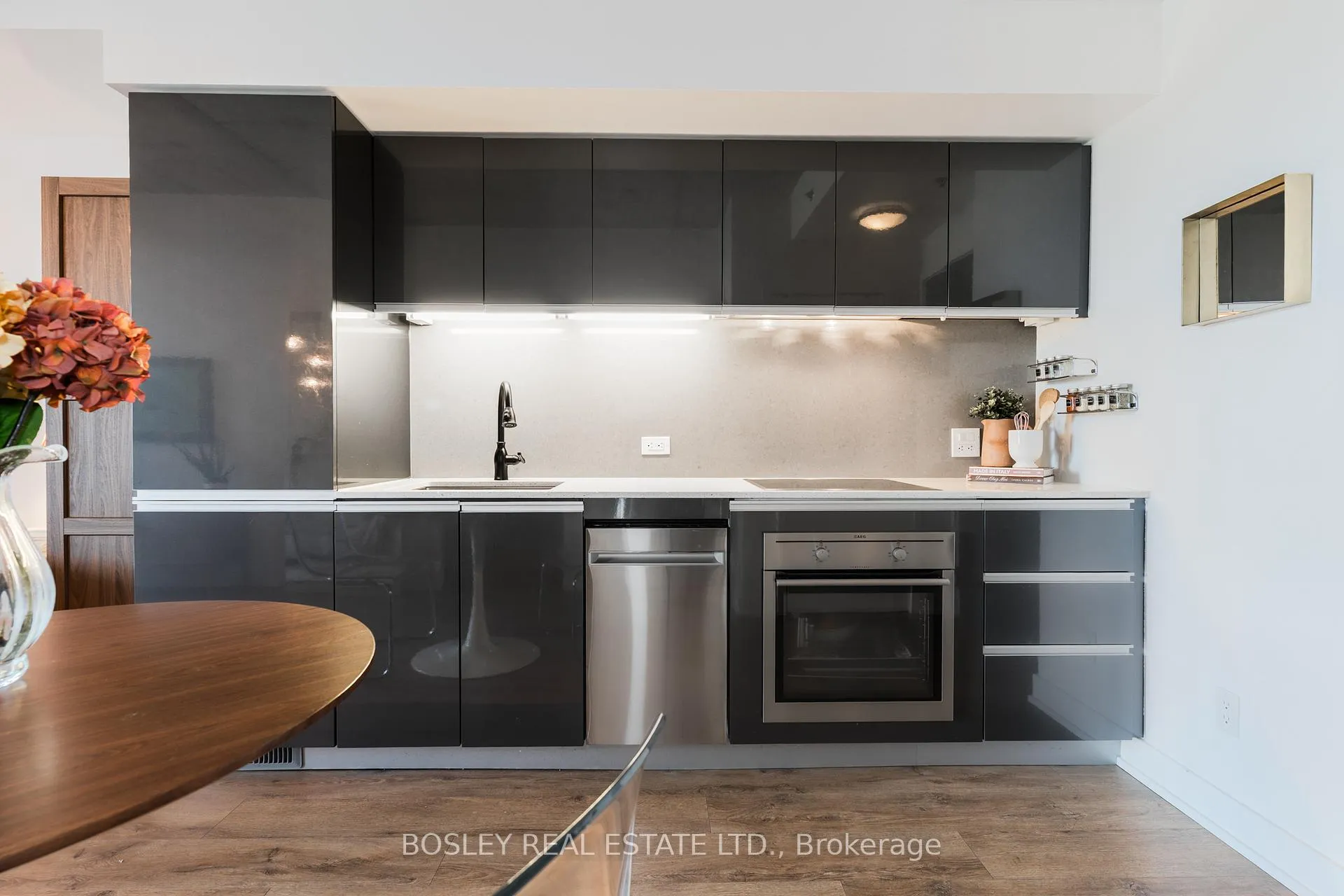 Photo 6 of Unit 513, 20 Gladstone Avenue, Toronto, Little Portugal — HOMEH