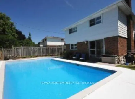 Photo 2 of 6 Blue Spruce Lane, Markham, Royal Orchard — HOMEH