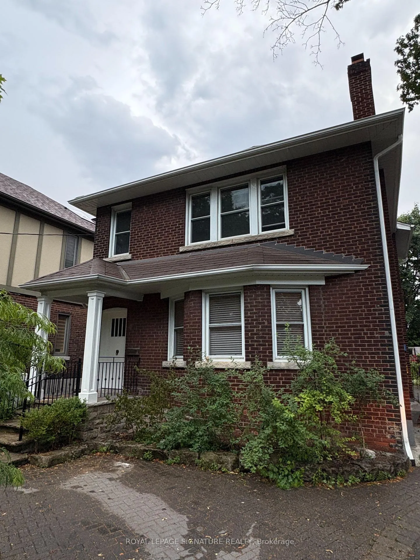 Front of Unit Bsmt, 40 Thorncliffe Avenue