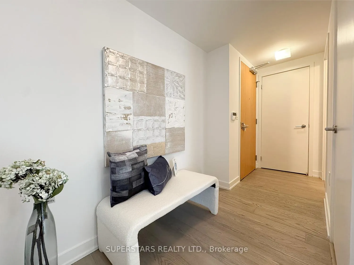Photo 3 of Unit 3105, 11 Wellesley Street W, Toronto, Bay Street Corridor — HOMEH