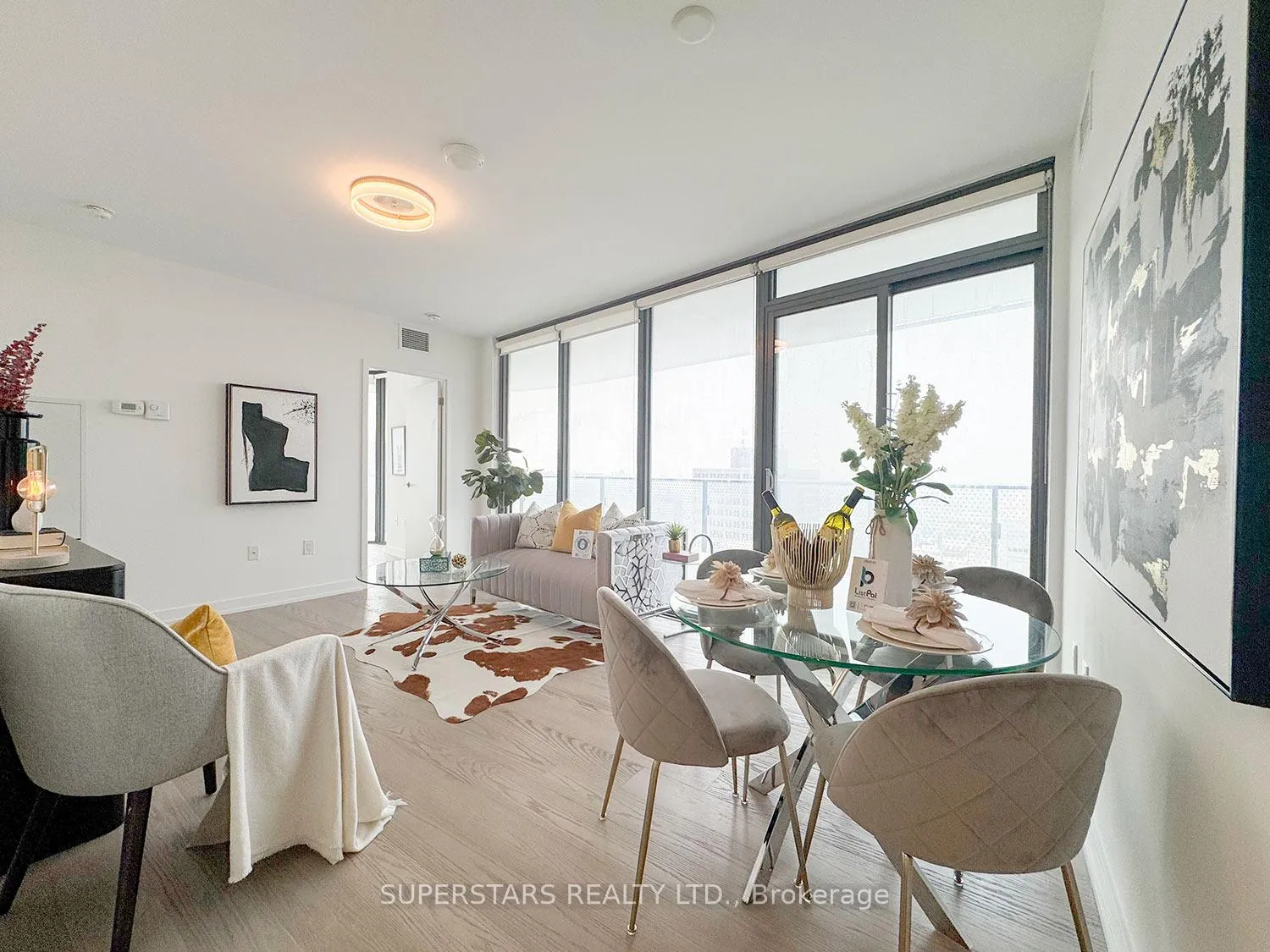 Photo 4 of Unit 3105, 11 Wellesley Street W, Toronto, Bay Street Corridor — HOMEH