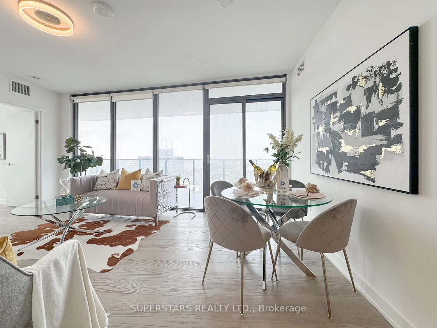 Photo 5 of Unit 3105, 11 Wellesley Street W, Toronto, Bay Street Corridor — HOMEH