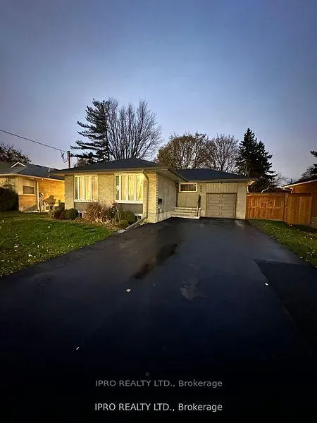 Front of Unit Main, 442 Rossland Street W