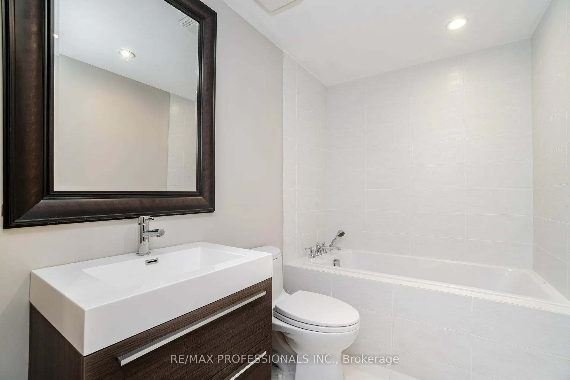 Photo 9 of Unit 225, 30 Stadium Road, Toronto, Niagara — HOMEH