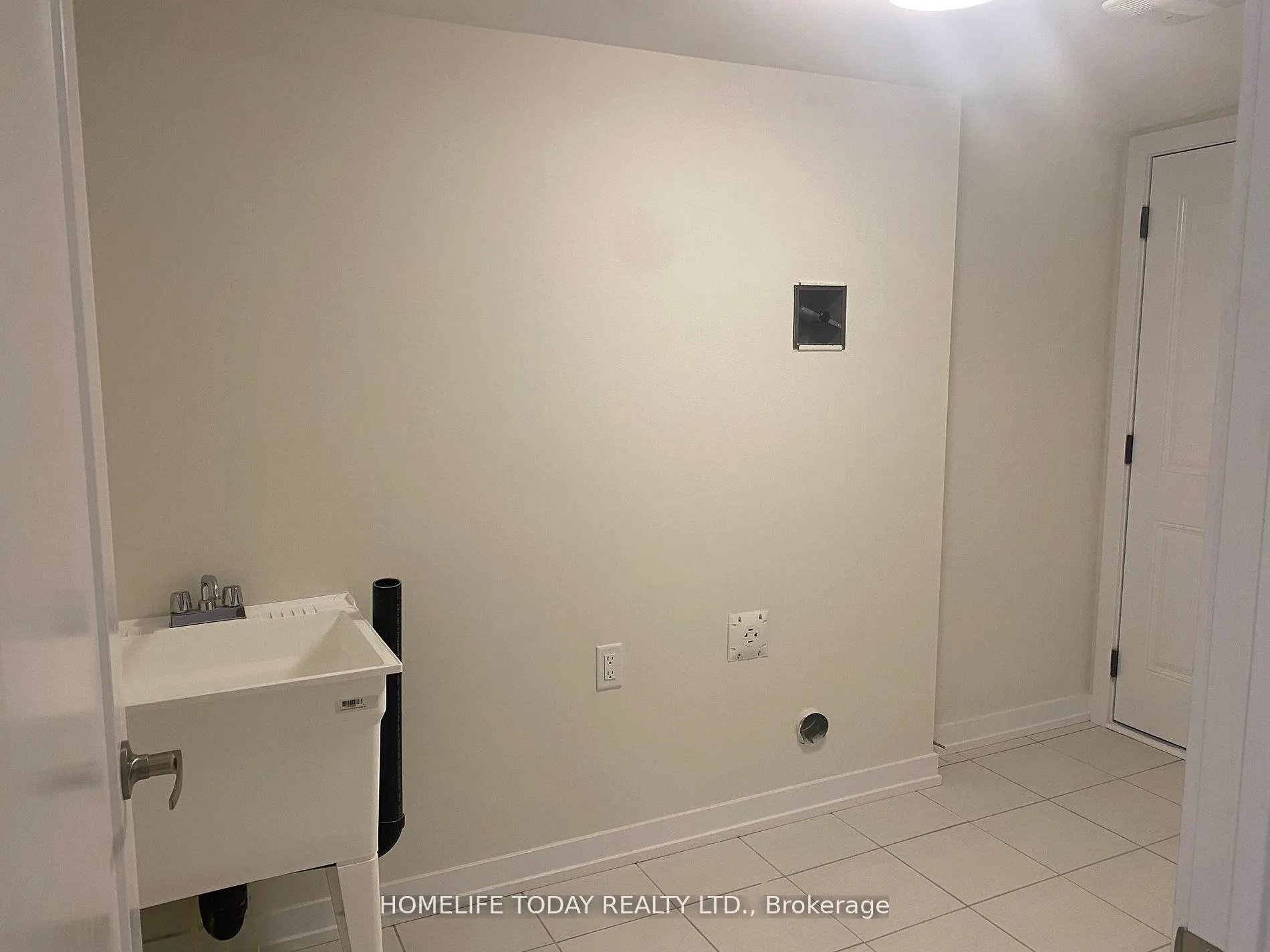 Photo 3 of 2573 Castlegate Crossing, Pickering, Duffin Heights — HOMEH