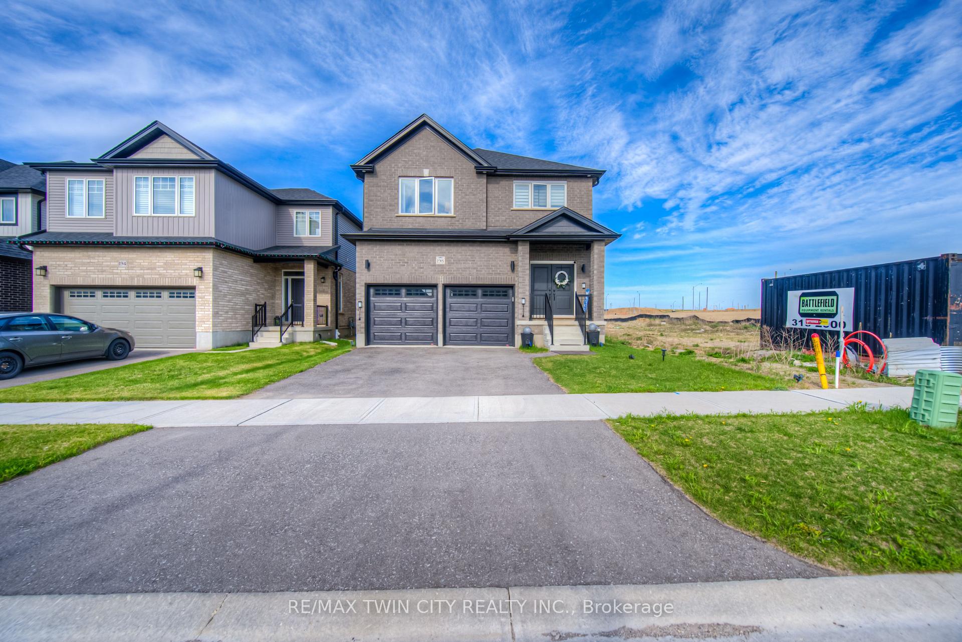 Photo 2 of 198 Savannah Ridge Drive, Brant, Paris — HOMEH