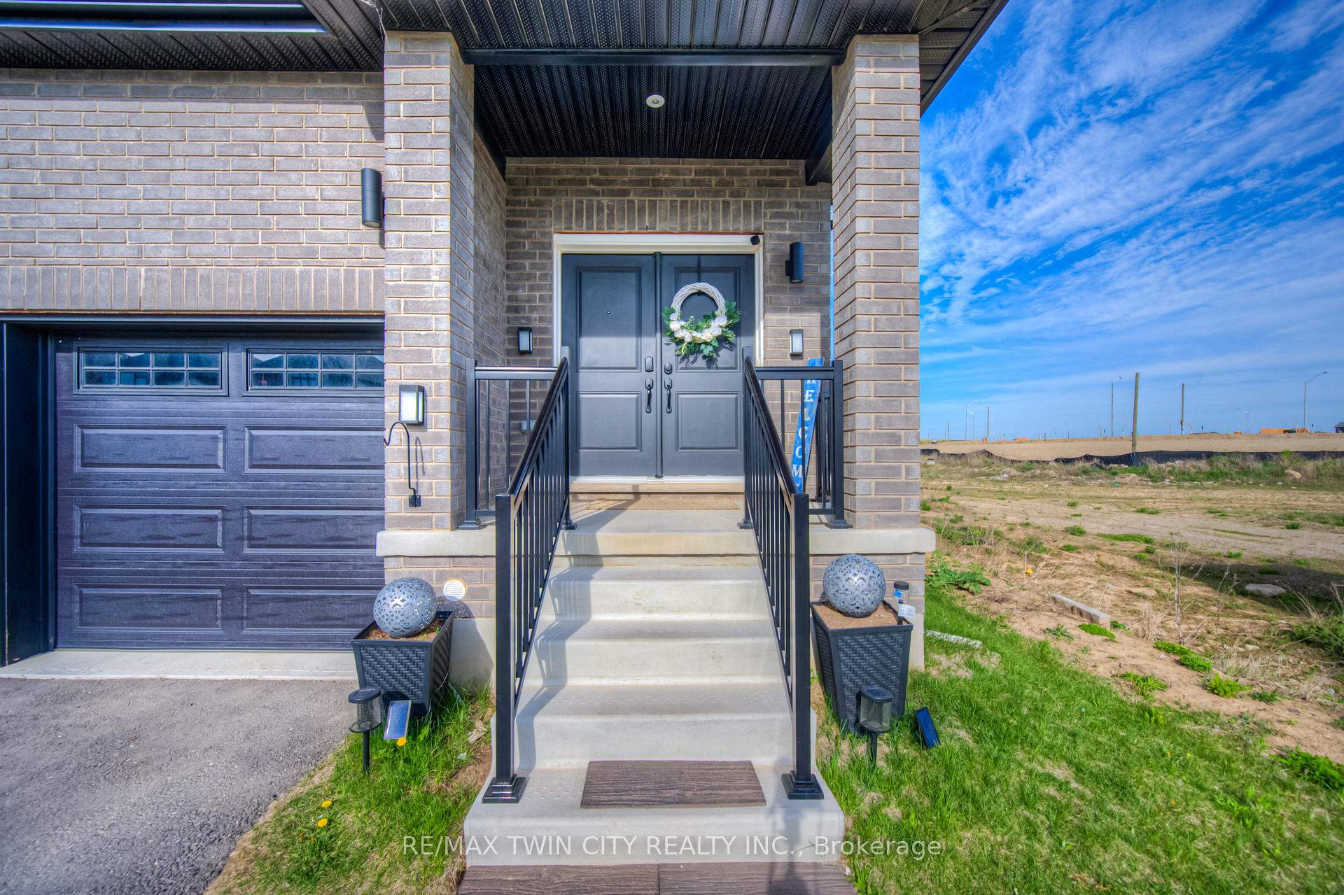 Photo 5 of 198 Savannah Ridge Drive, Brant, Paris — HOMEH