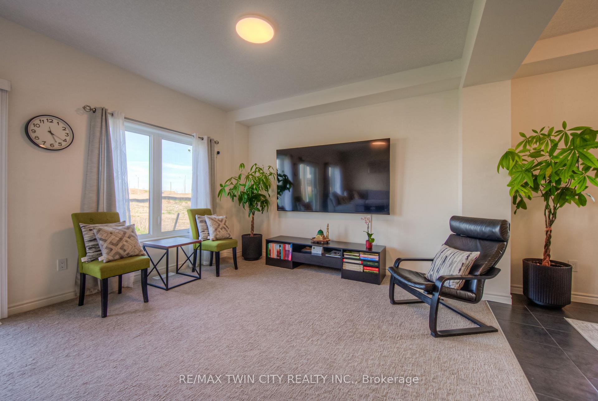 Photo 9 of 198 Savannah Ridge Drive, Brant, Paris — HOMEH