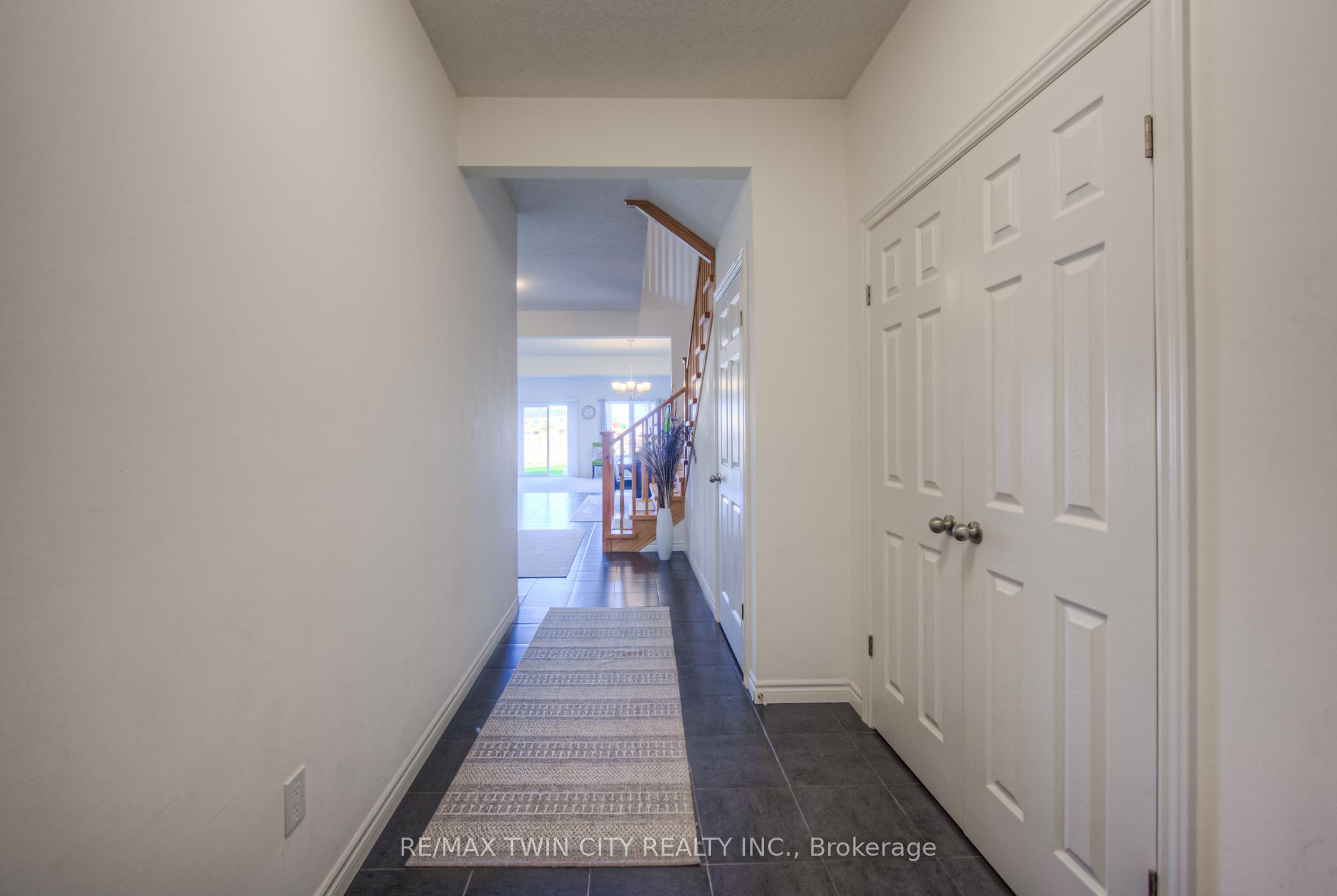Photo 11 of 198 Savannah Ridge Drive, Brant, Paris — HOMEH
