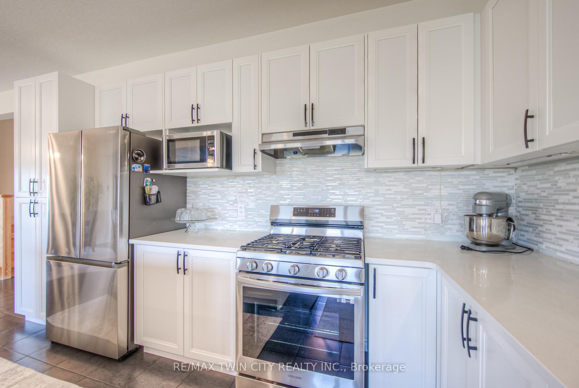 Photo 12 of 198 Savannah Ridge Drive, Brant, Paris — HOMEH