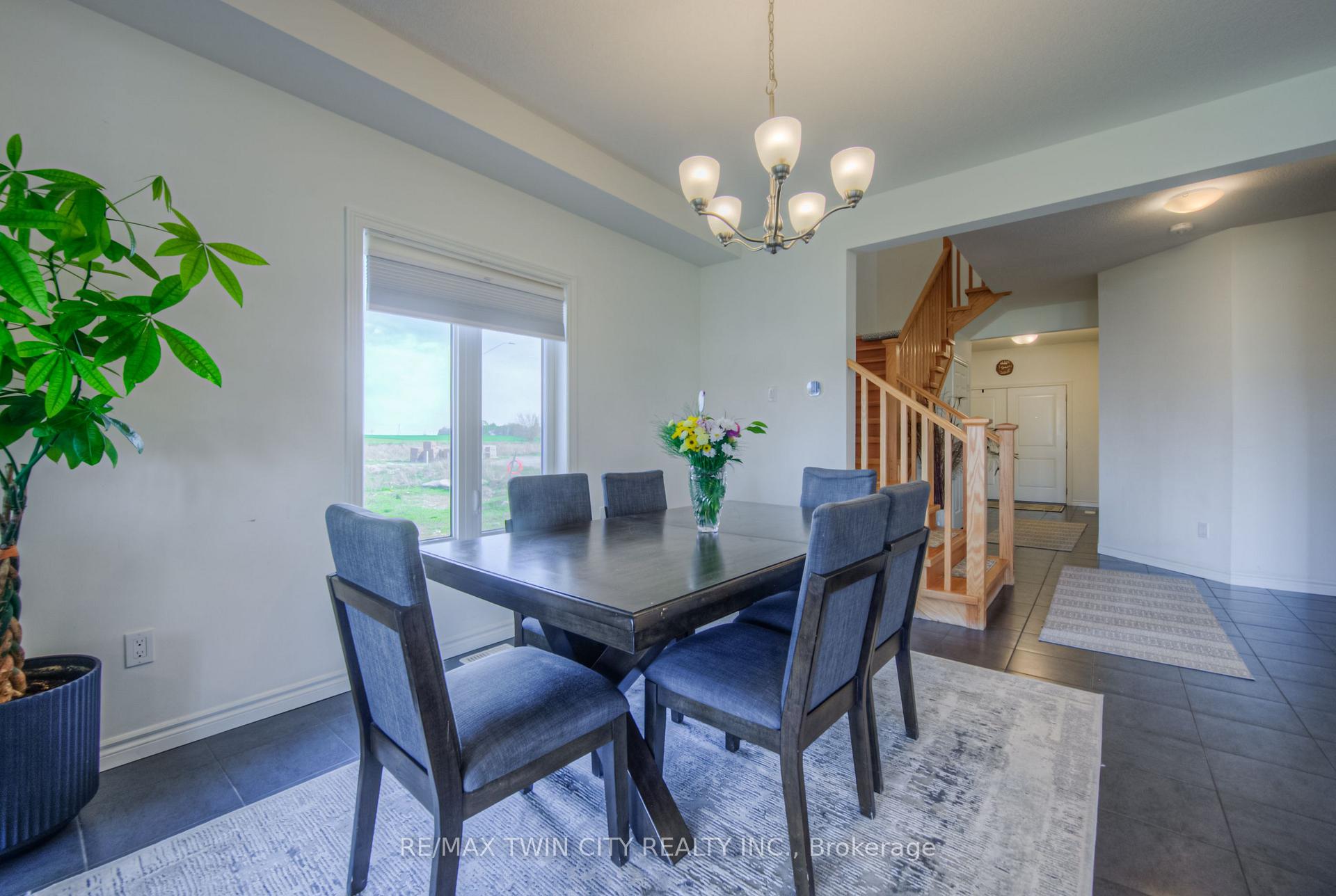 Photo 16 of 198 Savannah Ridge Drive, Brant, Paris — HOMEH