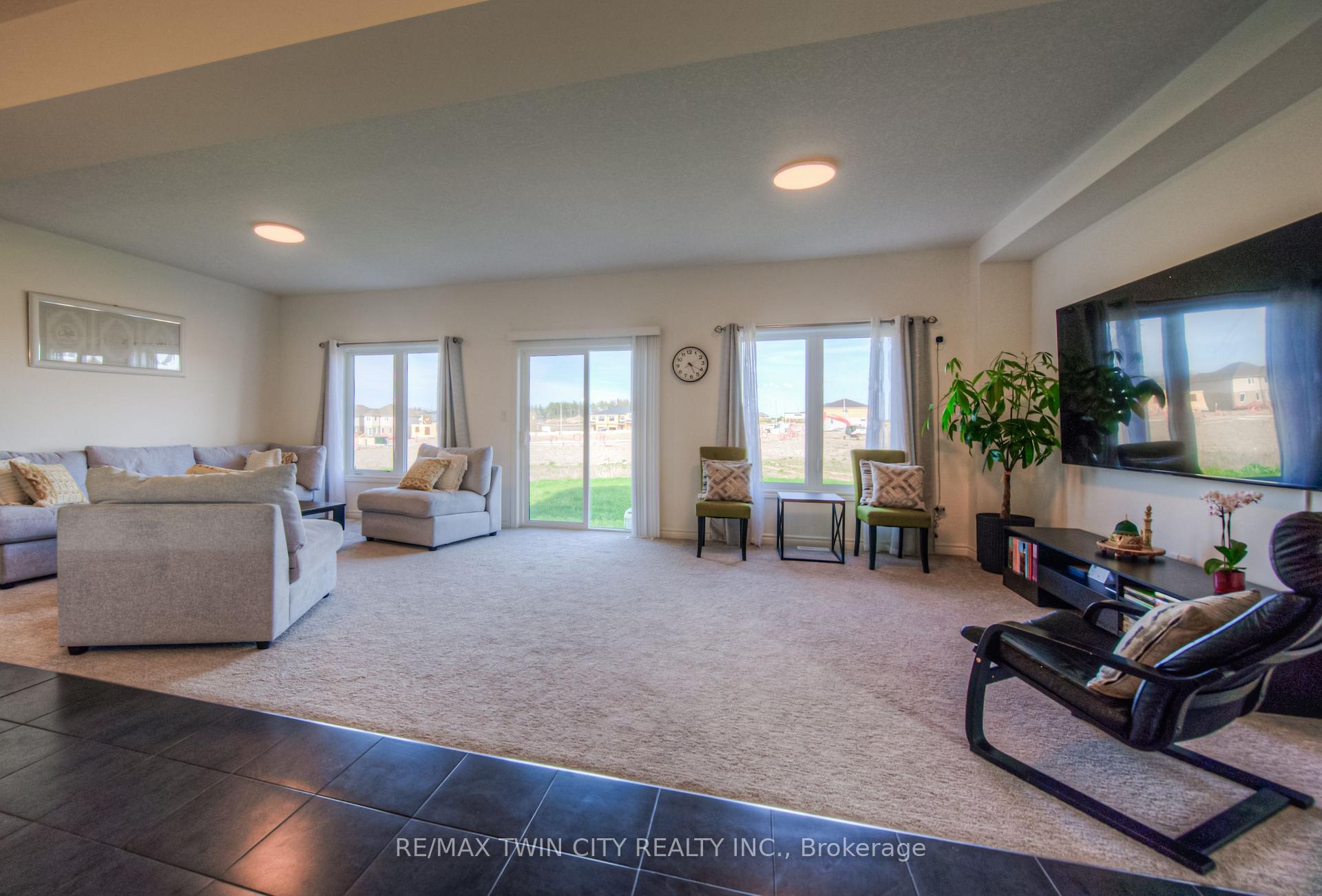 Photo 17 of 198 Savannah Ridge Drive, Brant, Paris — HOMEH