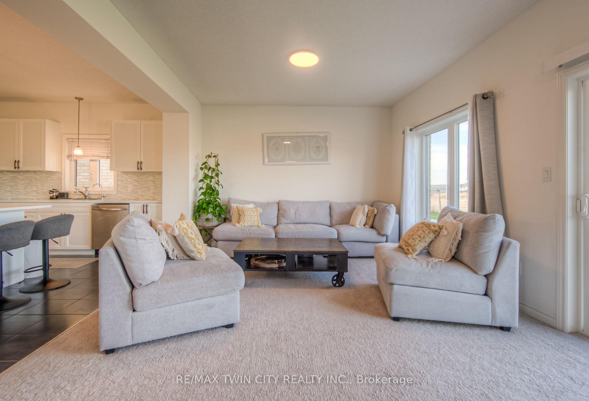 Photo 18 of 198 Savannah Ridge Drive, Brant, Paris — HOMEH