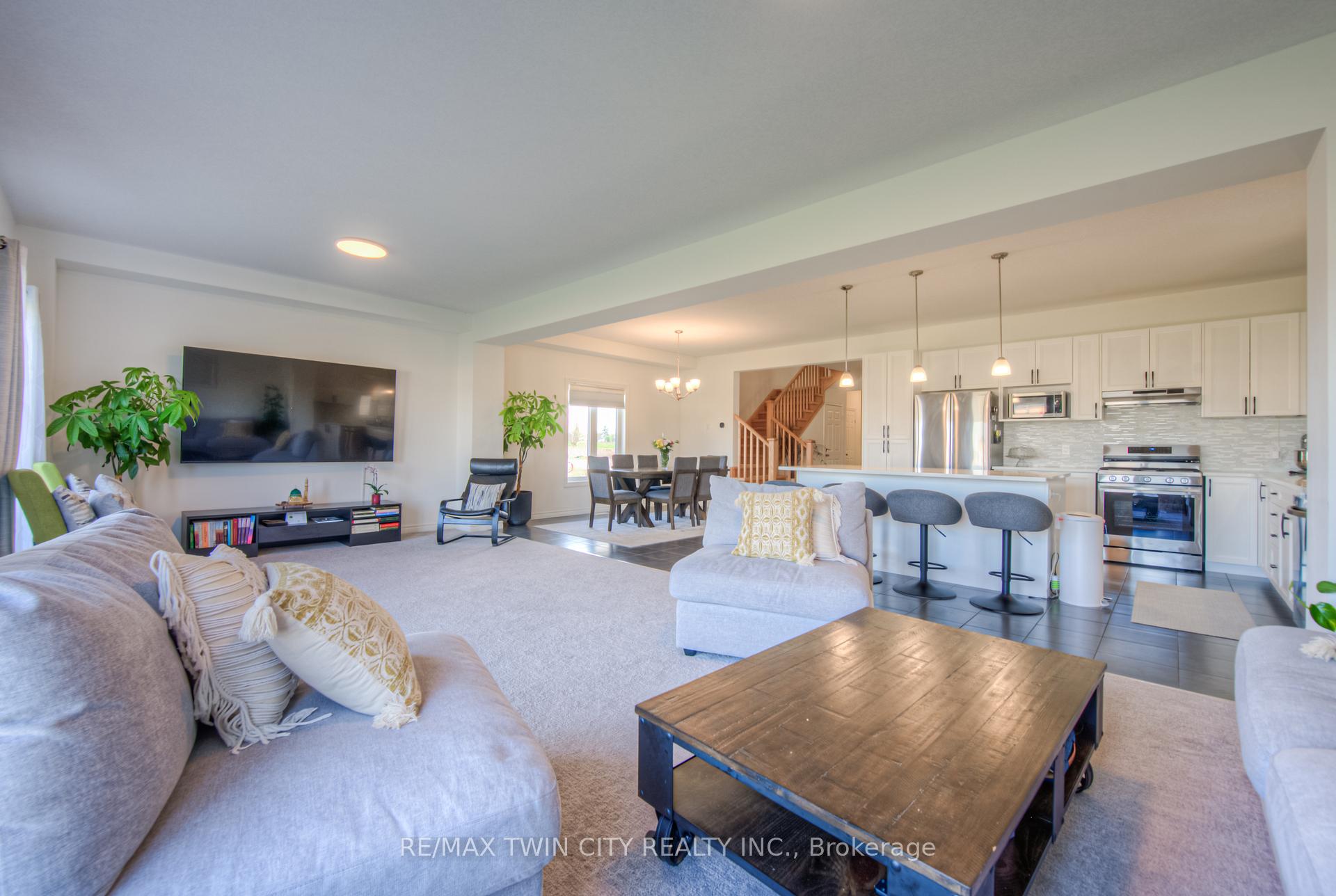 Photo 19 of 198 Savannah Ridge Drive, Brant, Paris — HOMEH