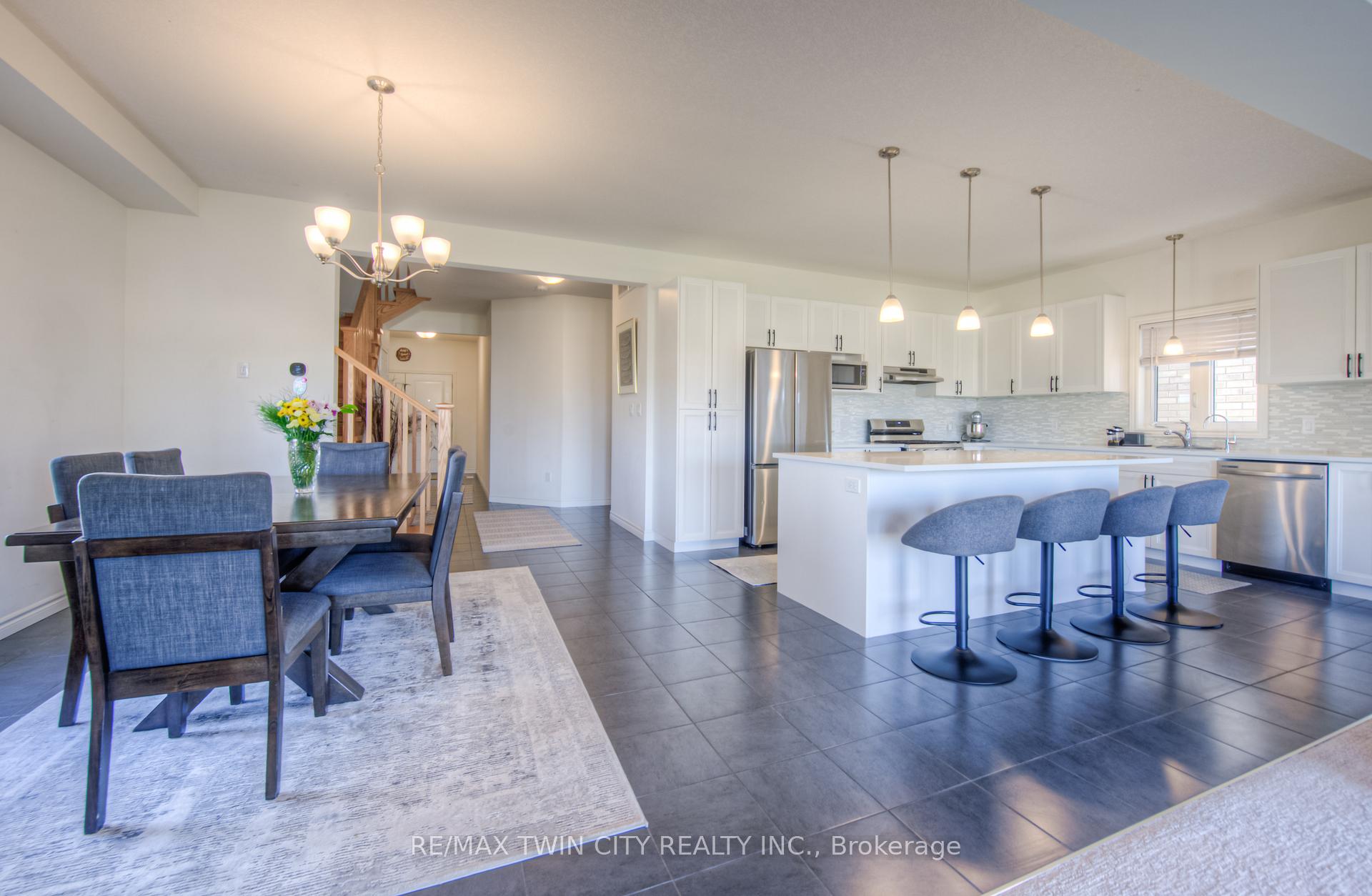 Photo 20 of 198 Savannah Ridge Drive, Brant, Paris — HOMEH