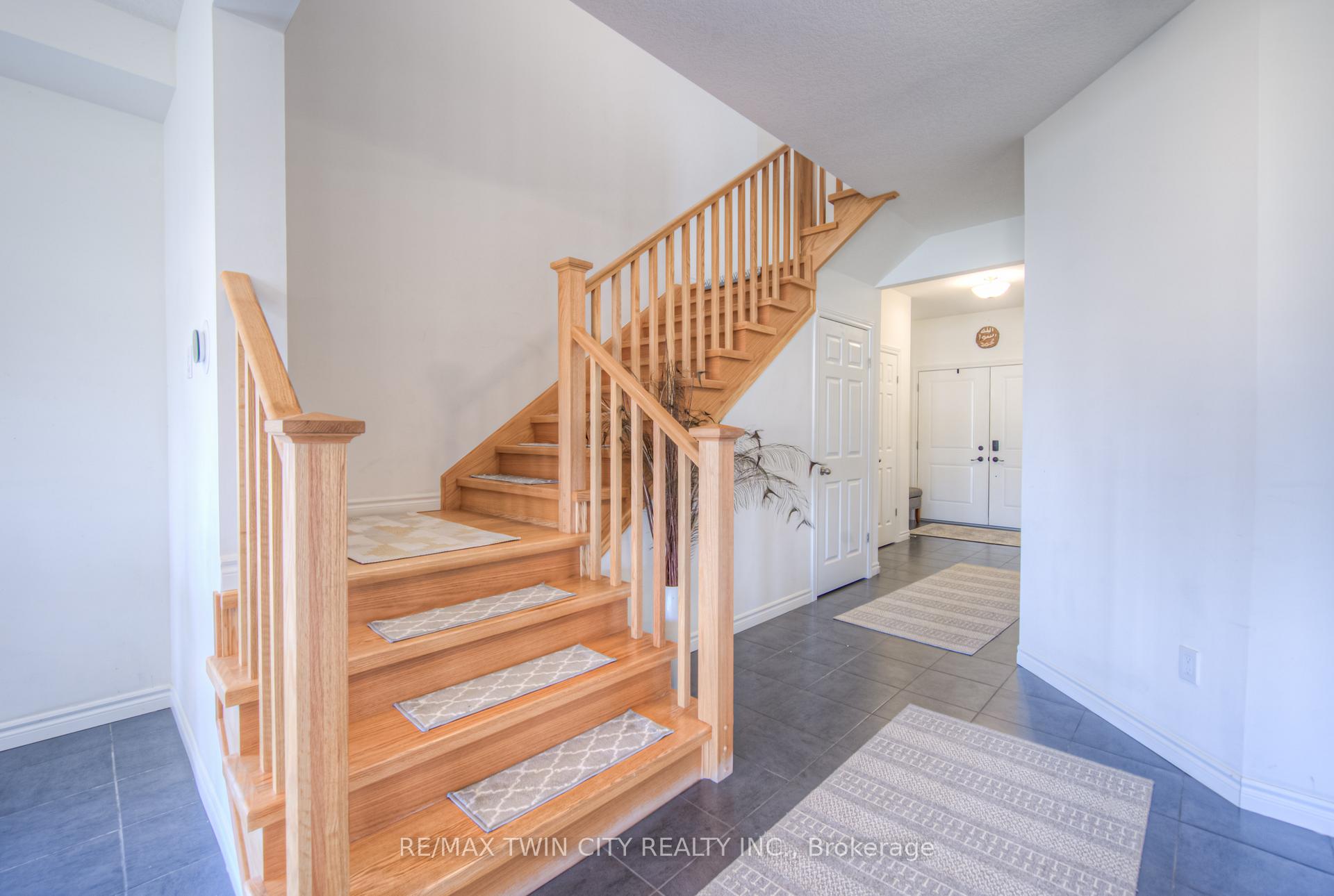 Photo 24 of 198 Savannah Ridge Drive, Brant, Paris — HOMEH