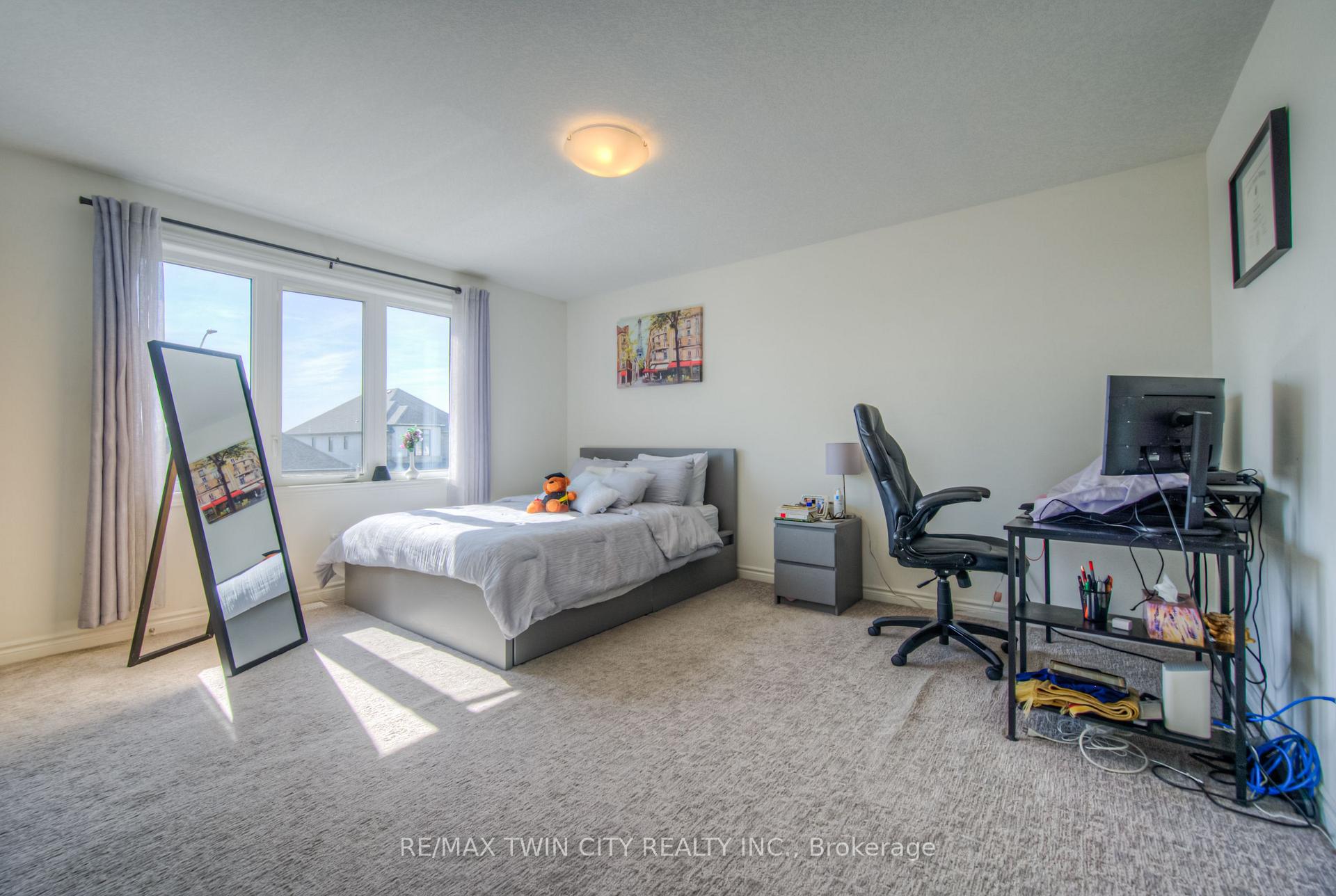Photo 26 of 198 Savannah Ridge Drive, Brant, Paris — HOMEH