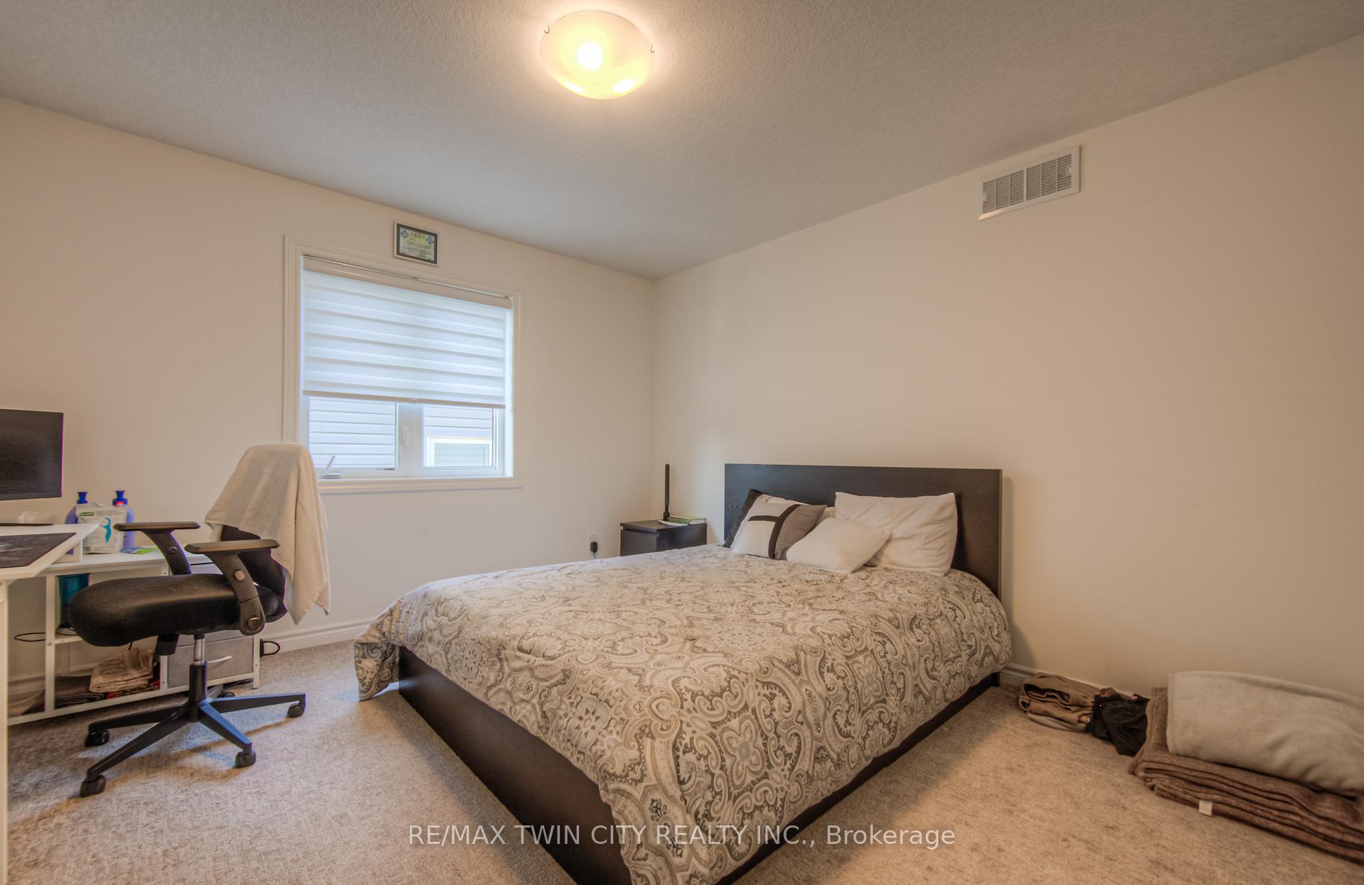 Photo 28 of 198 Savannah Ridge Drive, Brant, Paris — HOMEH