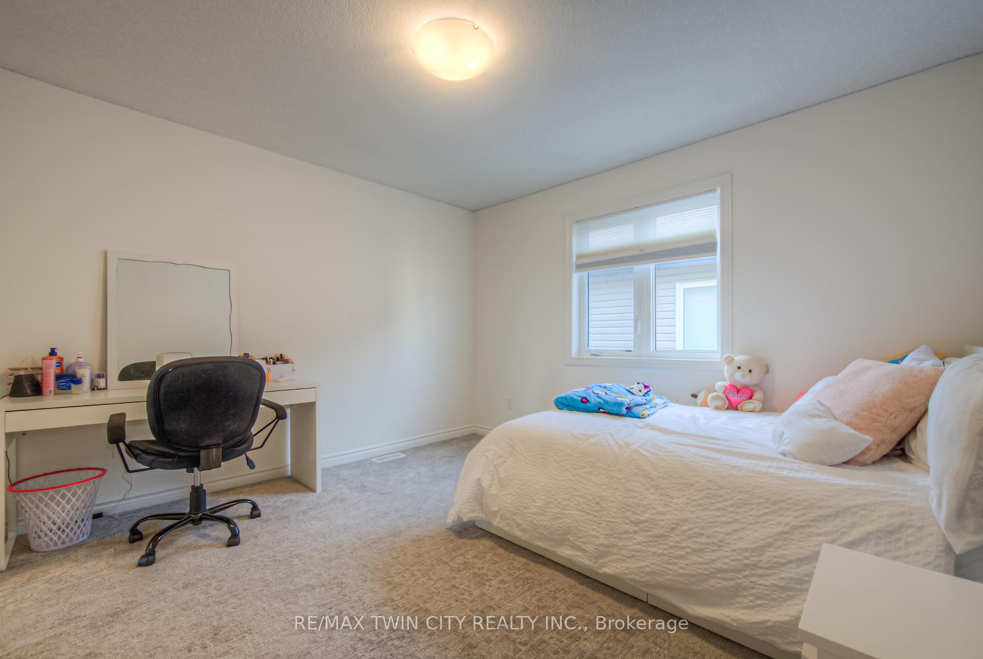 Photo 30 of 198 Savannah Ridge Drive, Brant, Paris — HOMEH