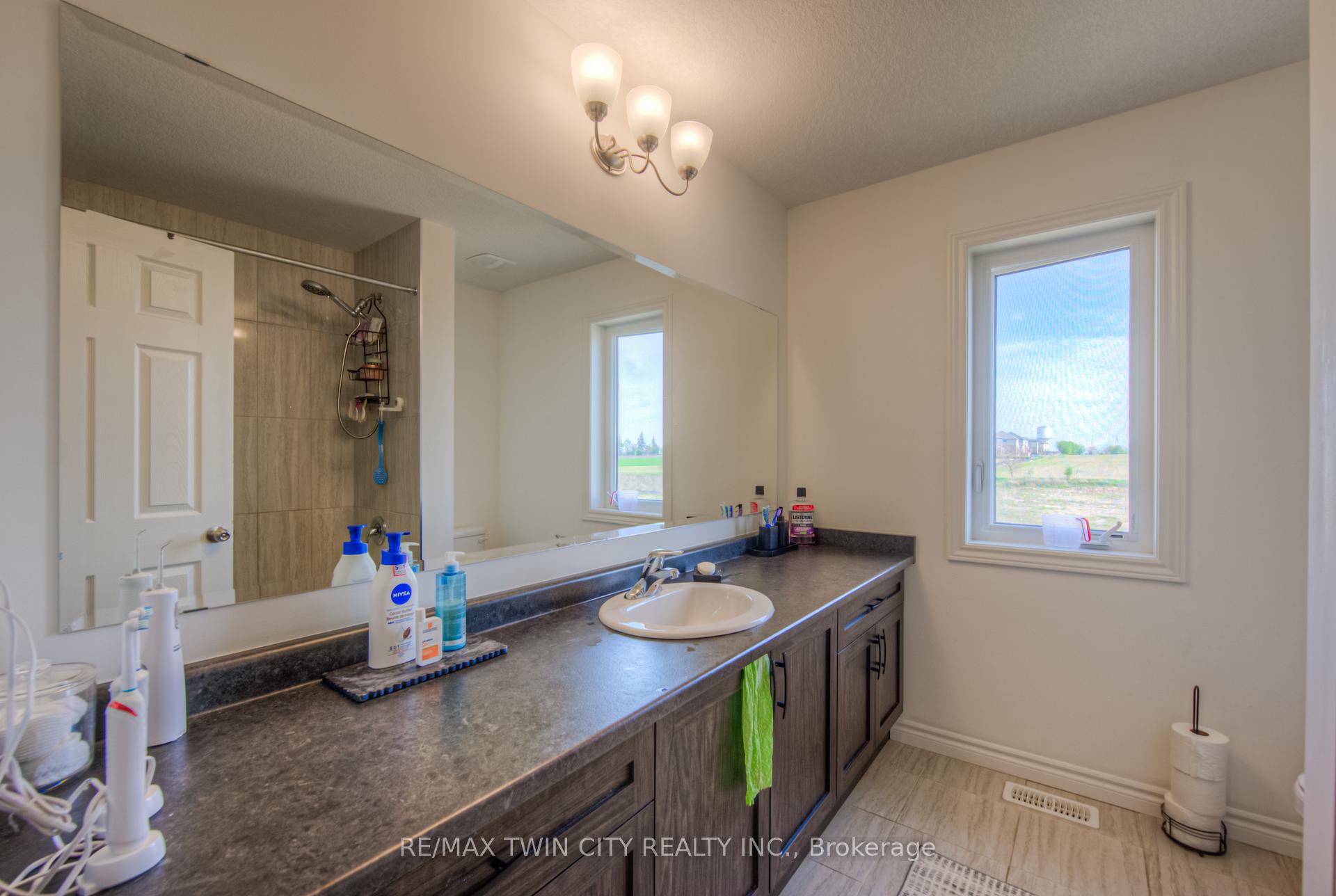 Photo 31 of 198 Savannah Ridge Drive, Brant, Paris — HOMEH