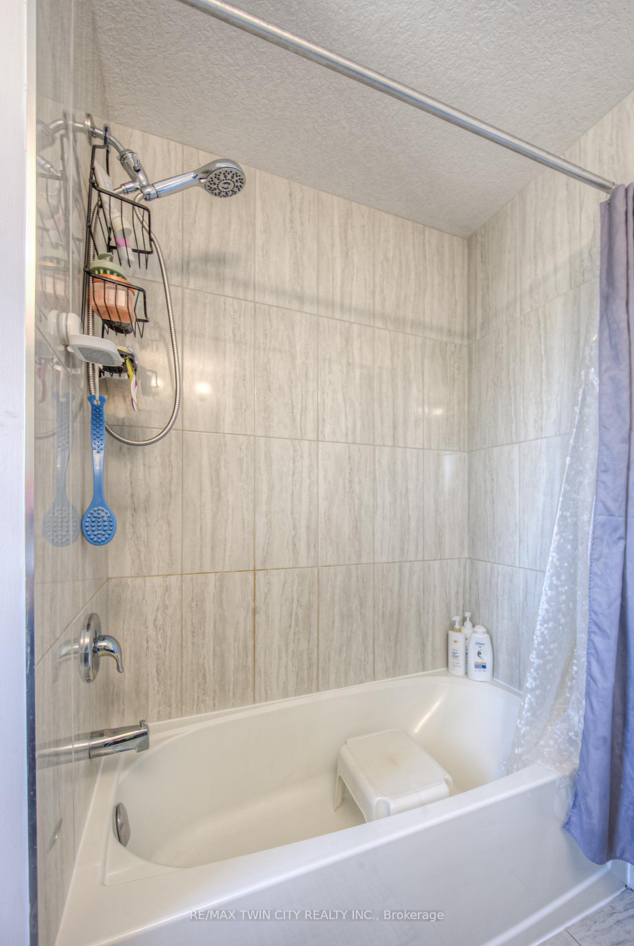 Photo 32 of 198 Savannah Ridge Drive, Brant, Paris — HOMEH