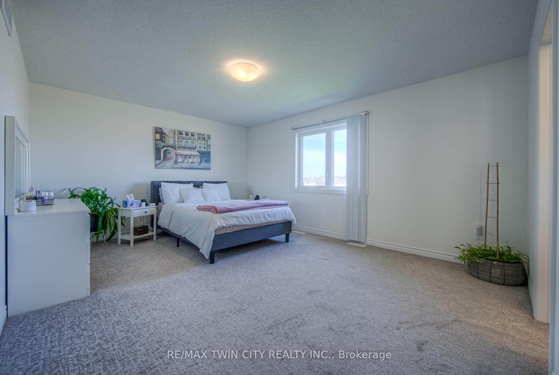 Photo 33 of 198 Savannah Ridge Drive, Brant, Paris — HOMEH