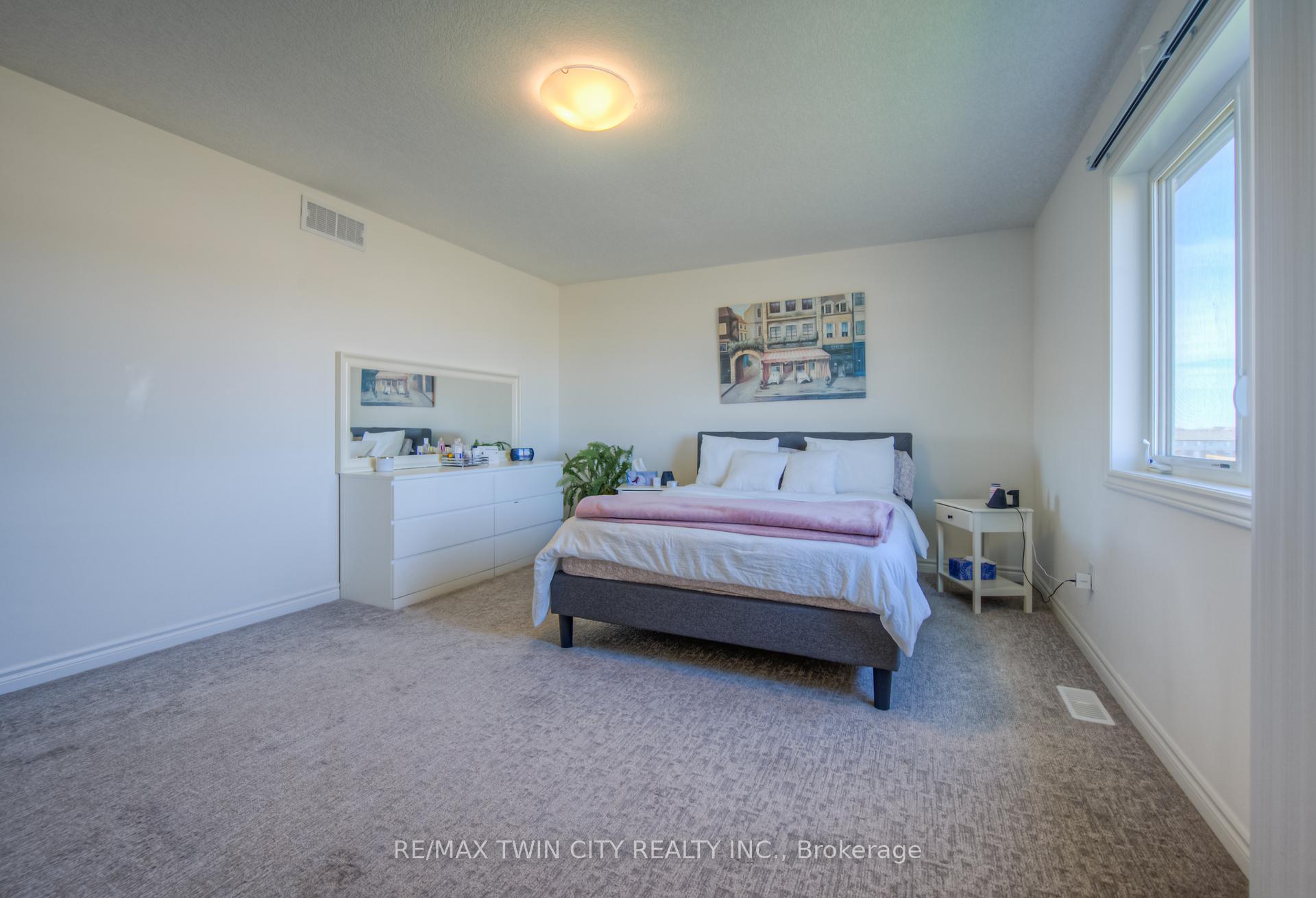 Photo 34 of 198 Savannah Ridge Drive, Brant, Paris — HOMEH