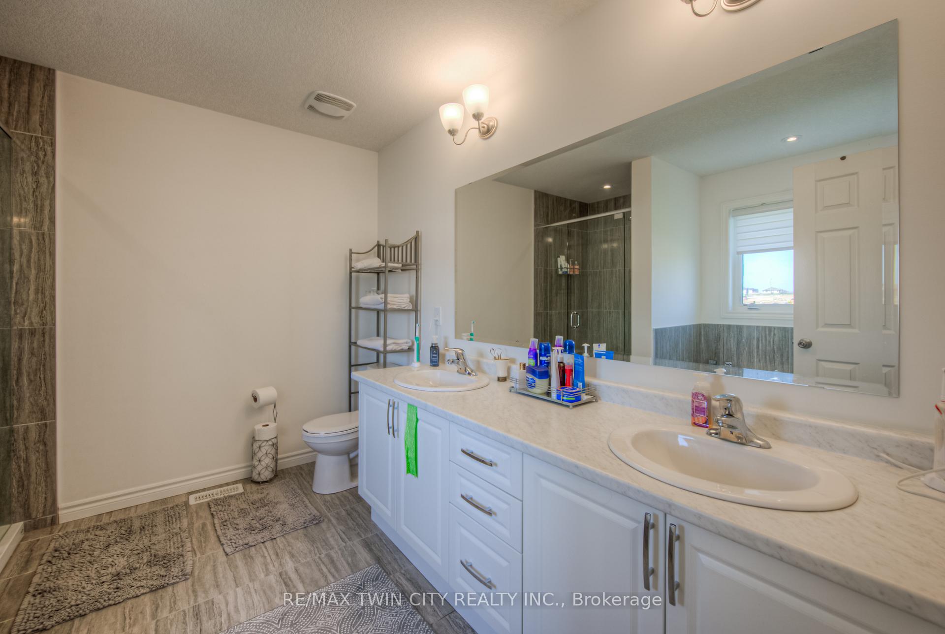 Photo 35 of 198 Savannah Ridge Drive, Brant, Paris — HOMEH