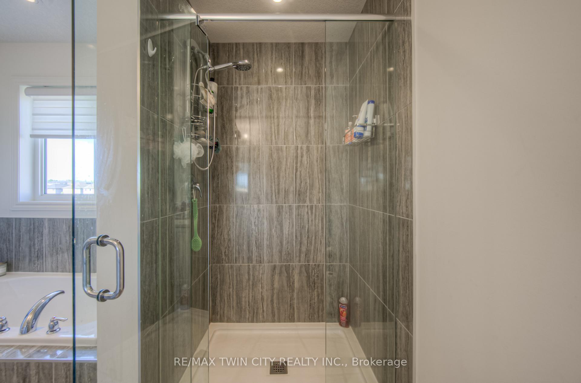 Photo 37 of 198 Savannah Ridge Drive, Brant, Paris — HOMEH