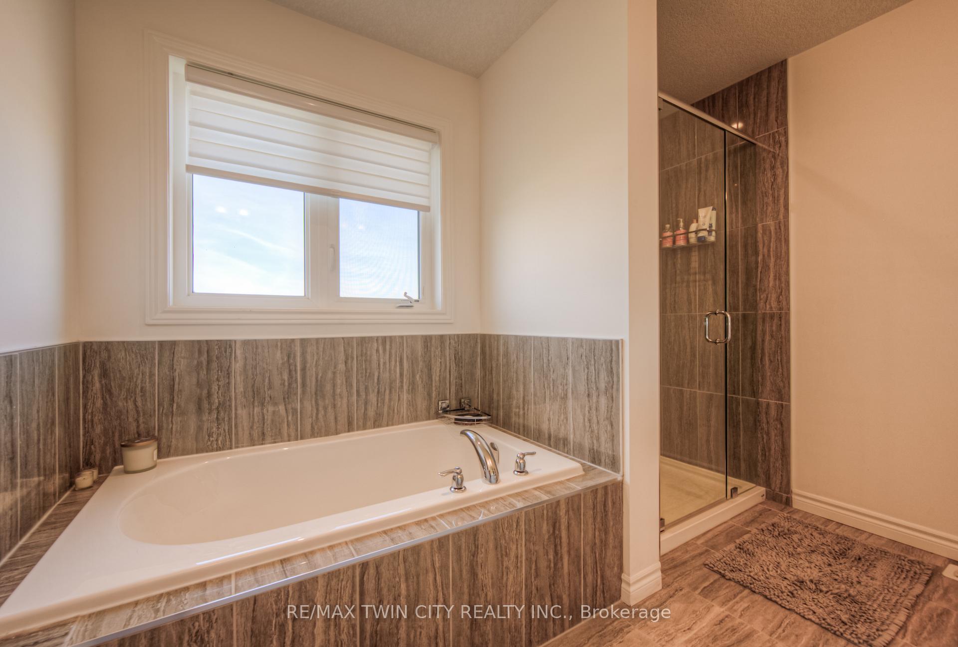 Photo 38 of 198 Savannah Ridge Drive, Brant, Paris — HOMEH