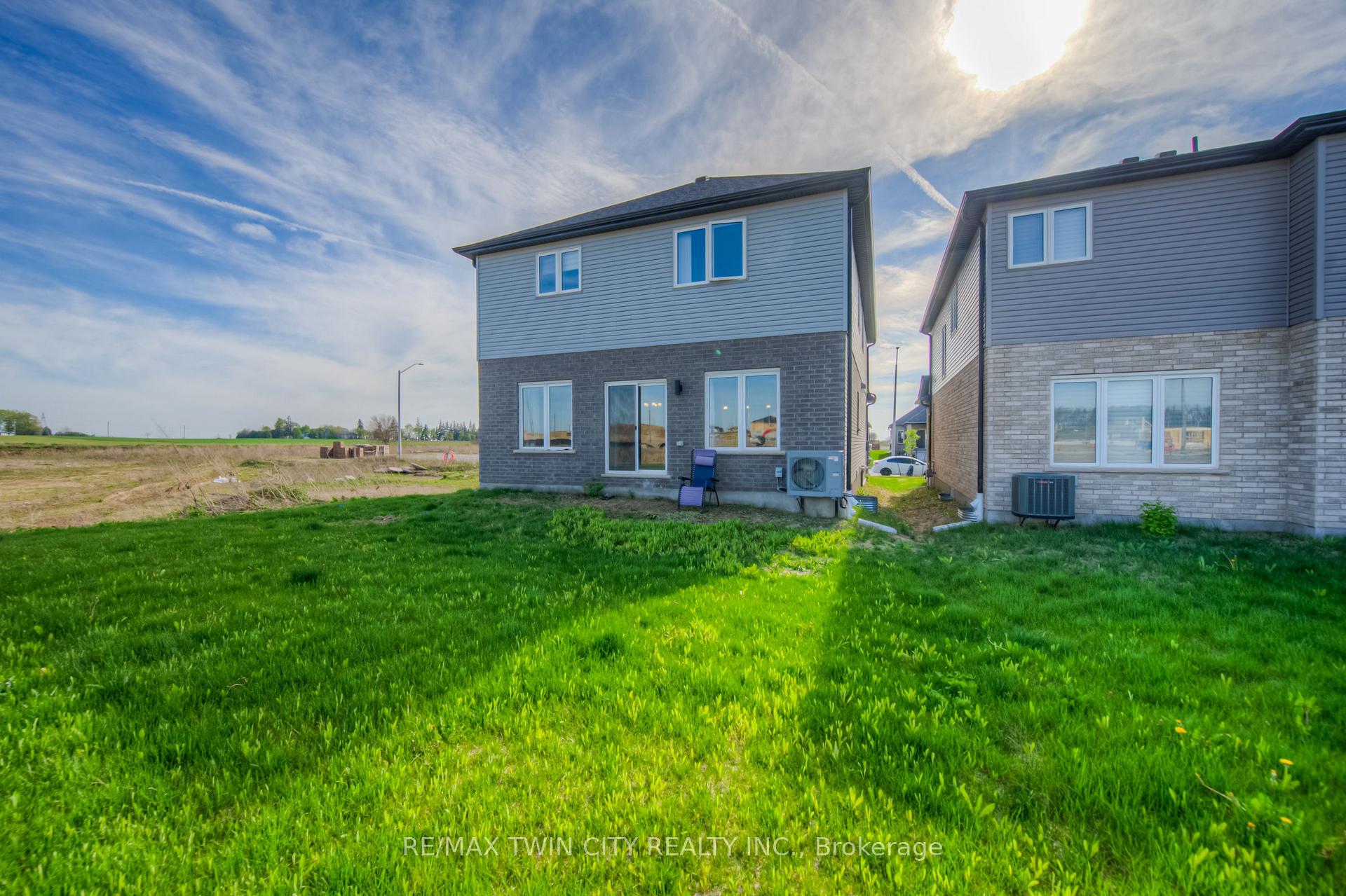 Photo 46 of 198 Savannah Ridge Drive, Brant, Paris — HOMEH