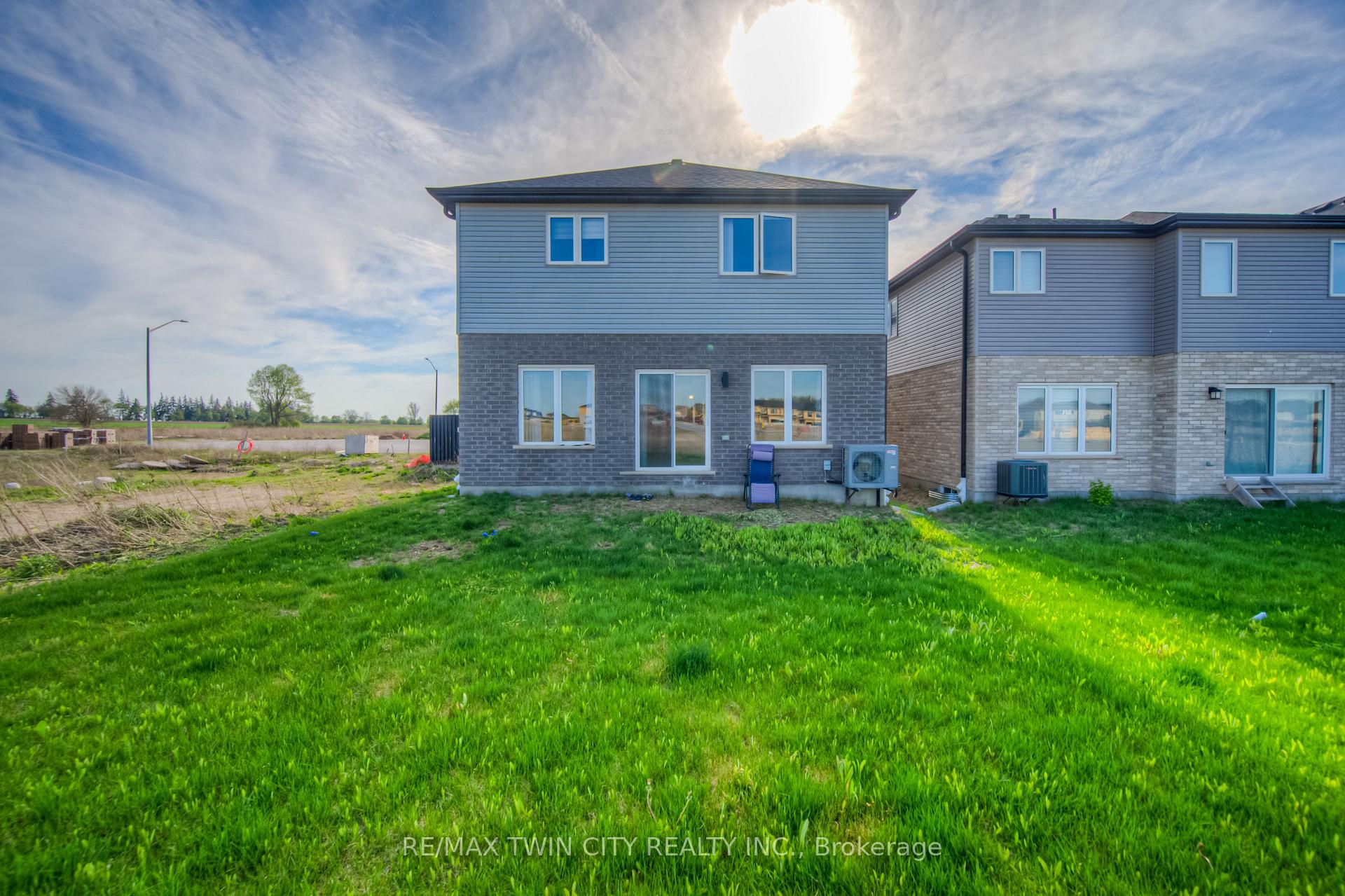 Photo 47 of 198 Savannah Ridge Drive, Brant, Paris — HOMEH