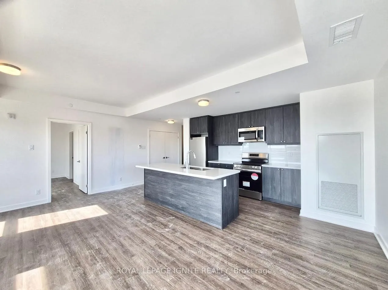 Photo 6 of Unit 403, 55 Clarington Boulevard, Clarington, Bowmanville — HOMEH