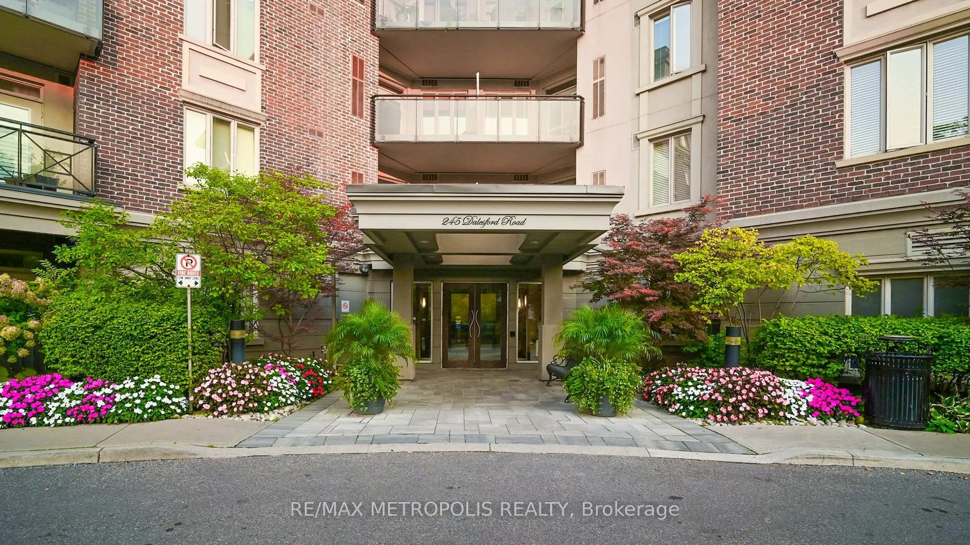 Photo 2 of Unit 301, 245 Dalesford Road, Etobicoke, Stonegate-Queensway — HOMEH