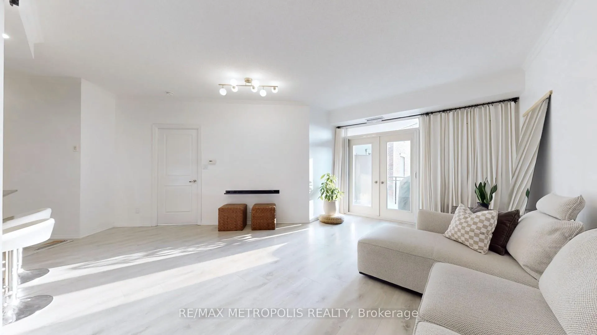 Photo 4 of Unit 301, 245 Dalesford Road, Etobicoke, Stonegate-Queensway — HOMEH