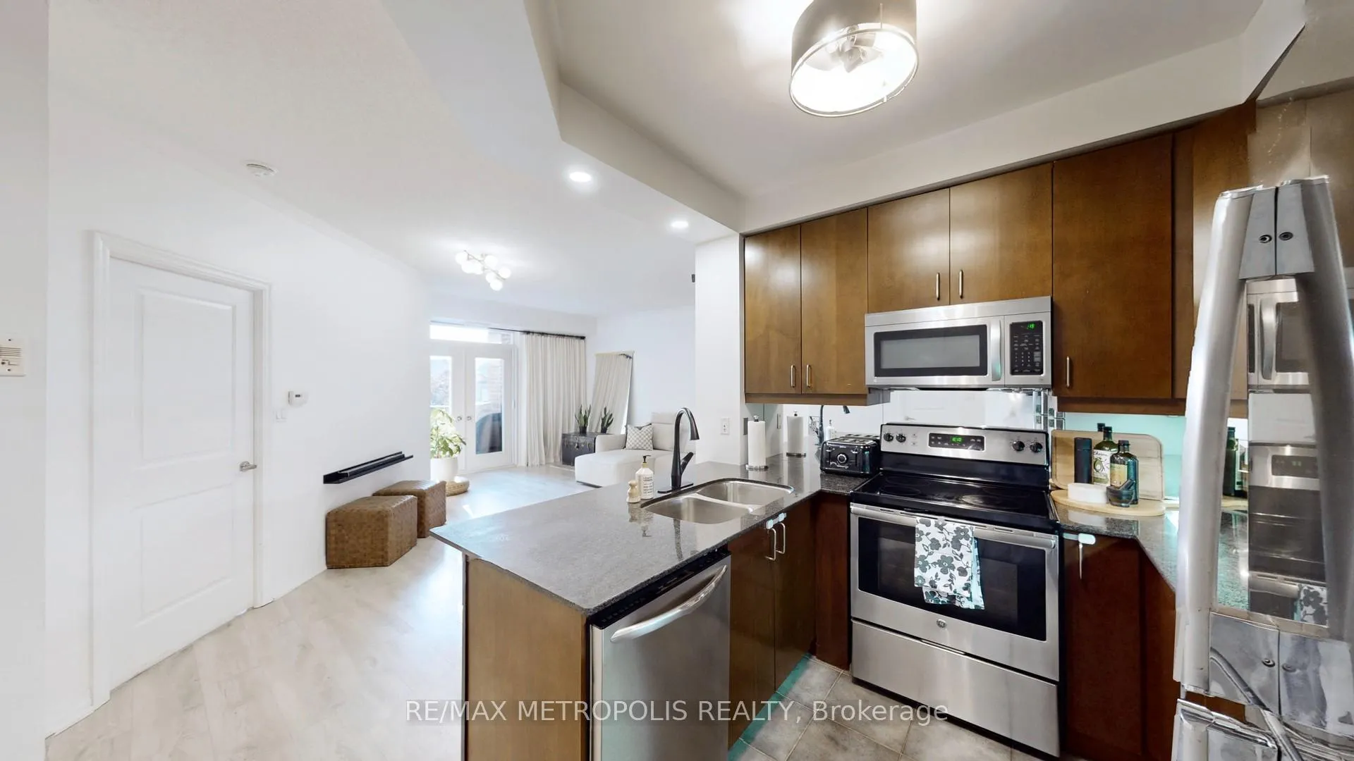Photo 8 of Unit 301, 245 Dalesford Road, Etobicoke, Stonegate-Queensway — HOMEH