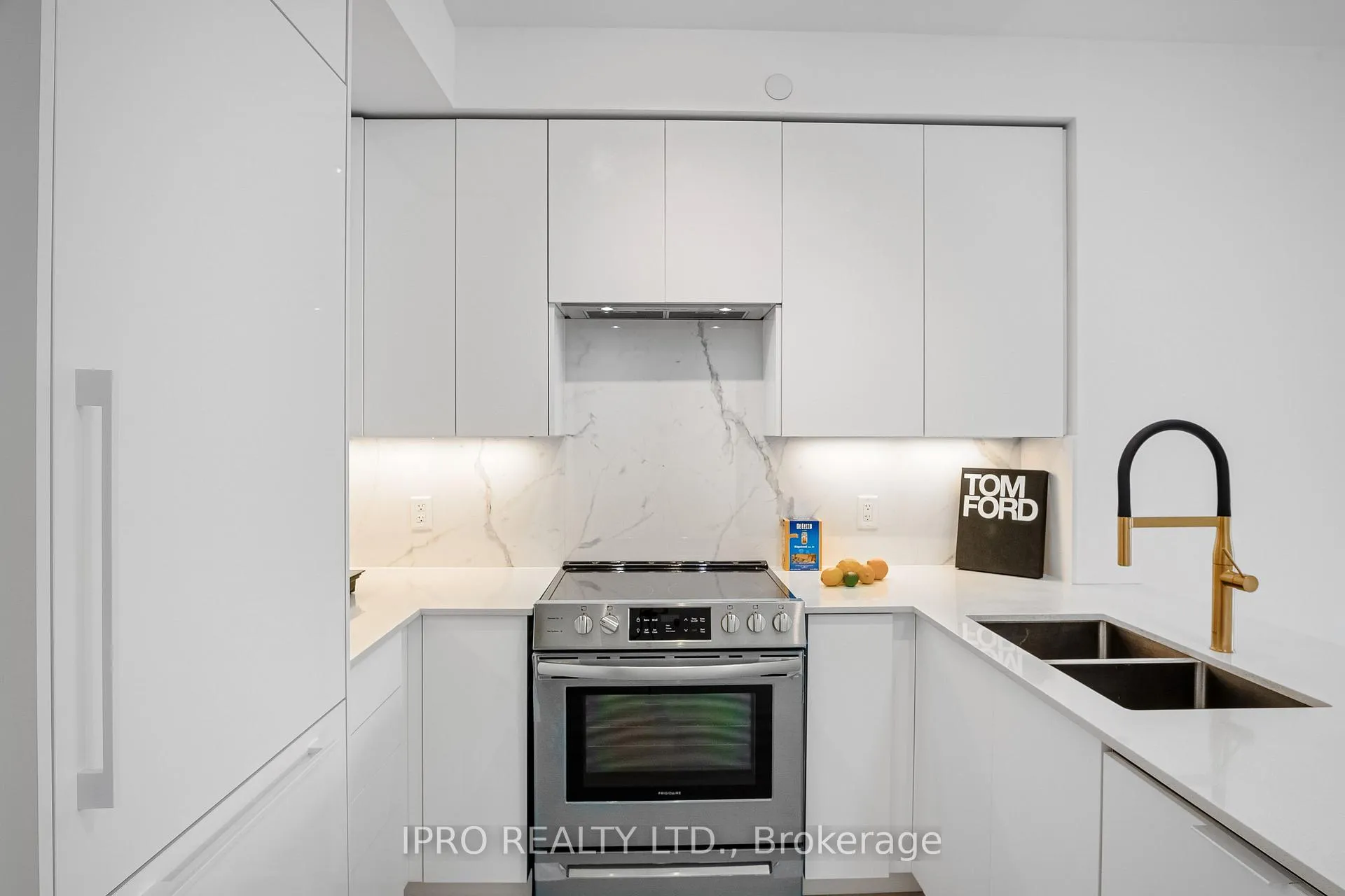 Front of Unit 204, 7890 Bathurst Street