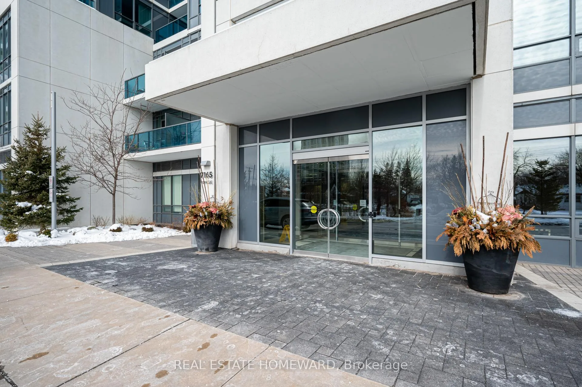 Photo 2 of Unit 402, 7165 Yonge Street, Markham, Thornhill — HOMEH