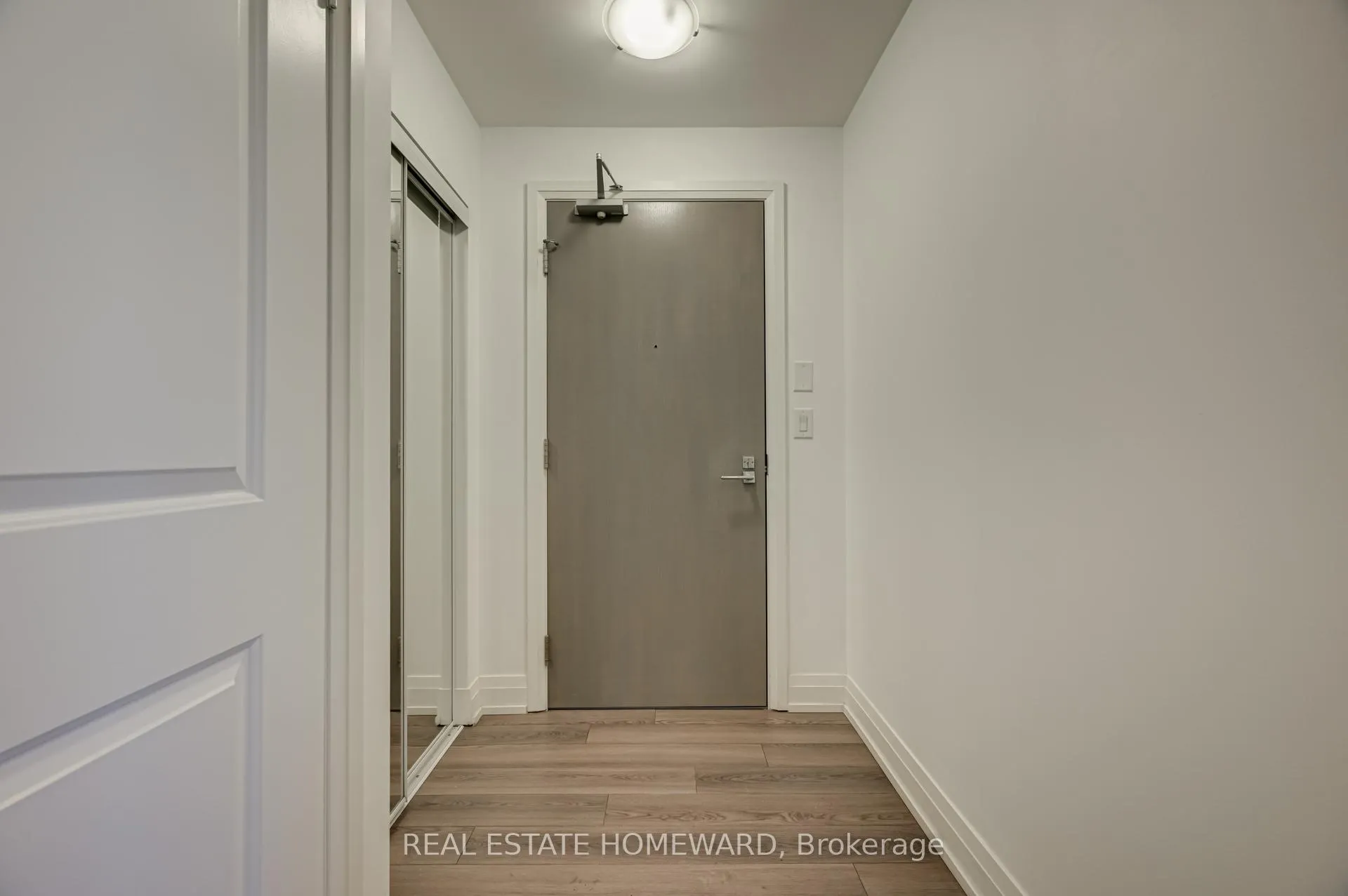 Photo 6 of Unit 402, 7165 Yonge Street, Markham, Thornhill — HOMEH