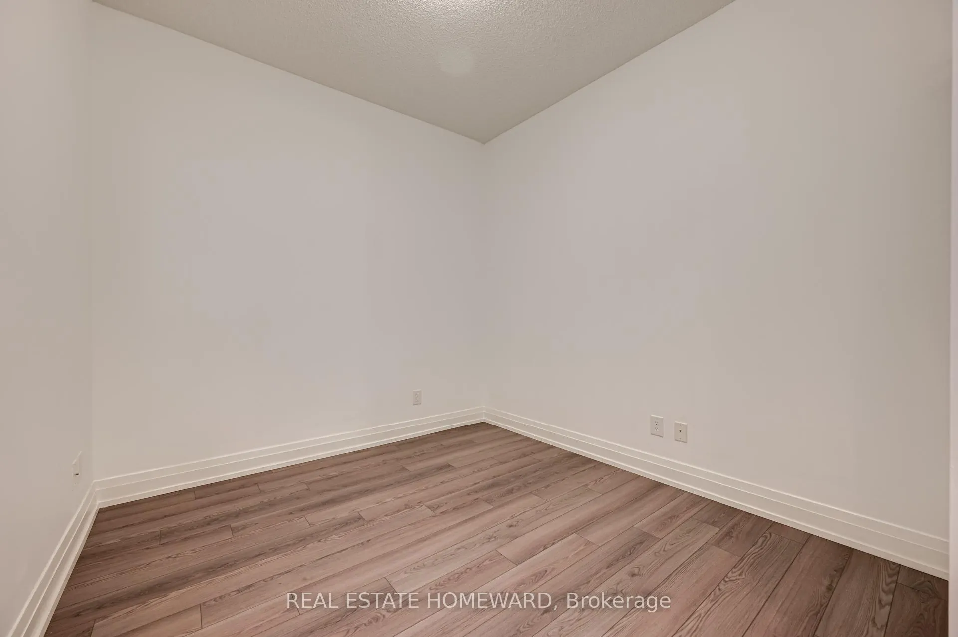 Photo 9 of Unit 402, 7165 Yonge Street, Markham, Thornhill — HOMEH